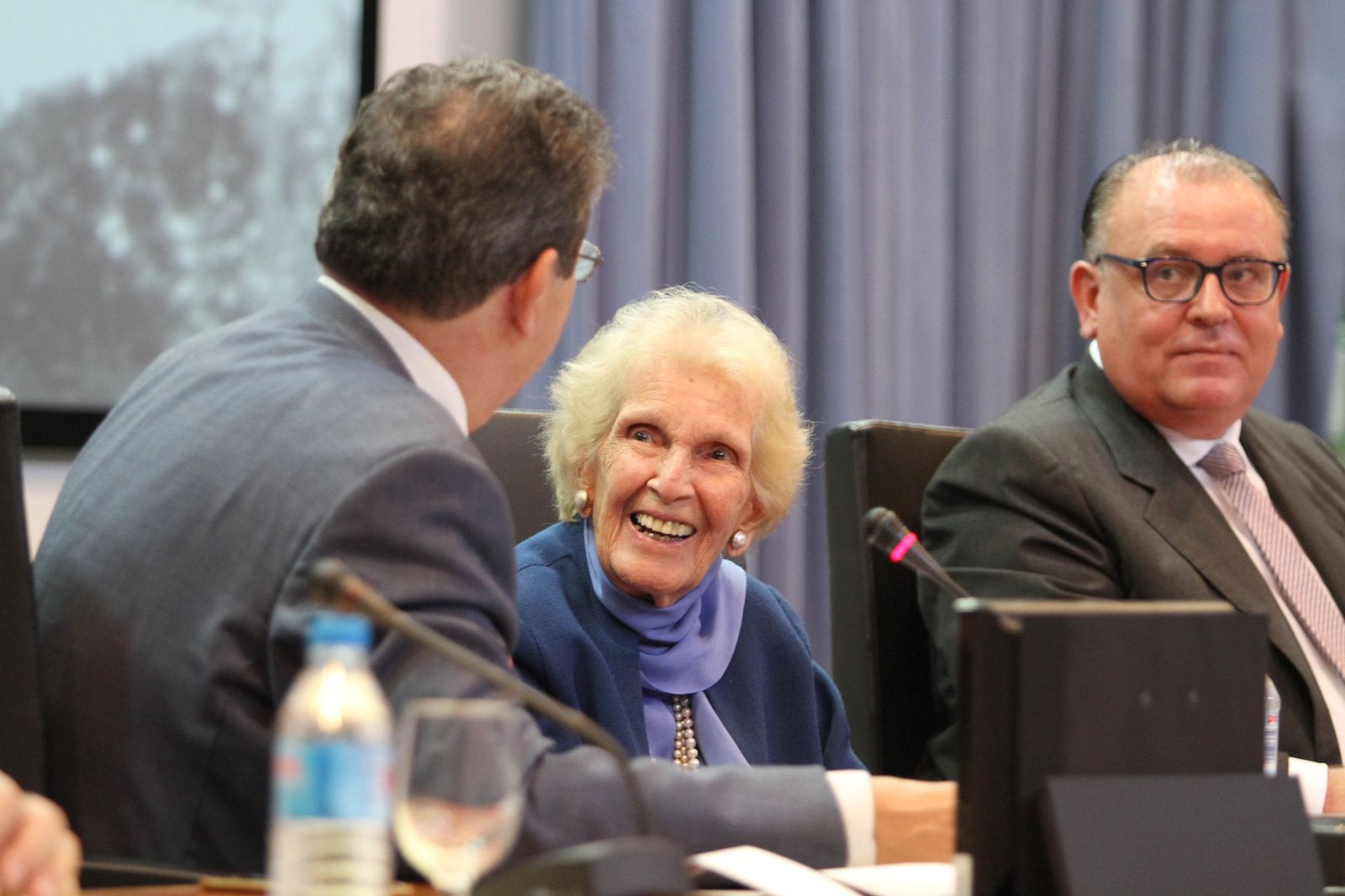 La luchadora contra la pena de muerte María Asunción Milá, durante un reconocimiento en el colegio de Abogados de Sevilla.