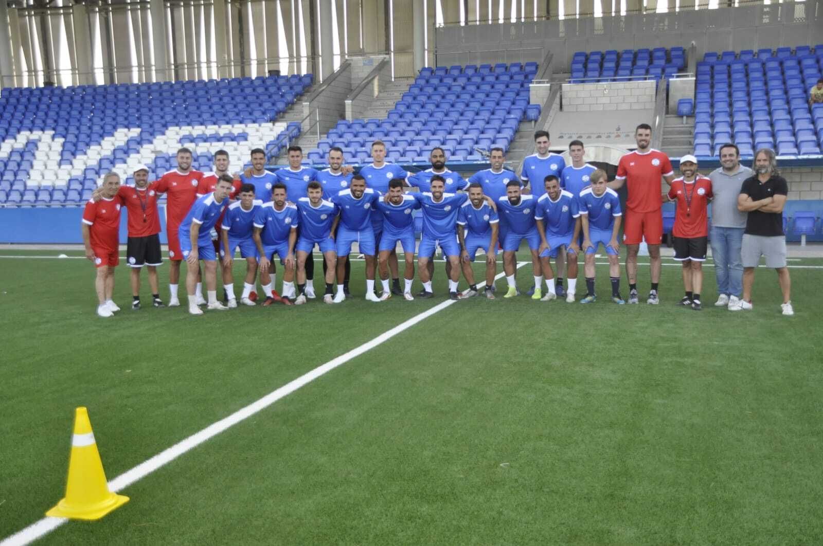 La plantilla del Ciudad de Lucena posa en su primer entrenamiento de la pretemporada.