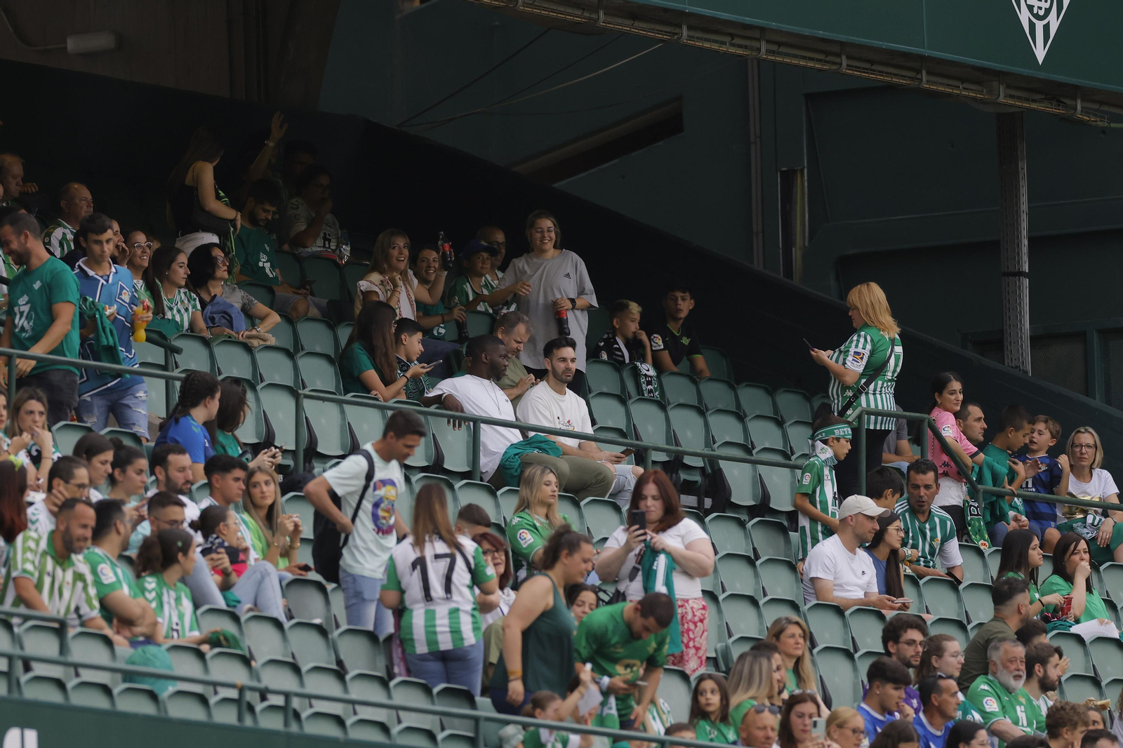 Búscate en las fotos de la despedida de Joaquín