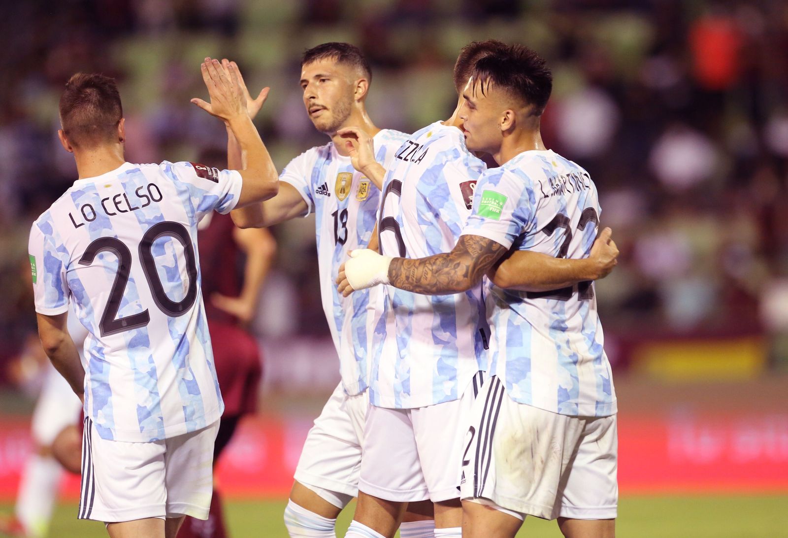 Guido Rodríguez, en un partido con Argentina.