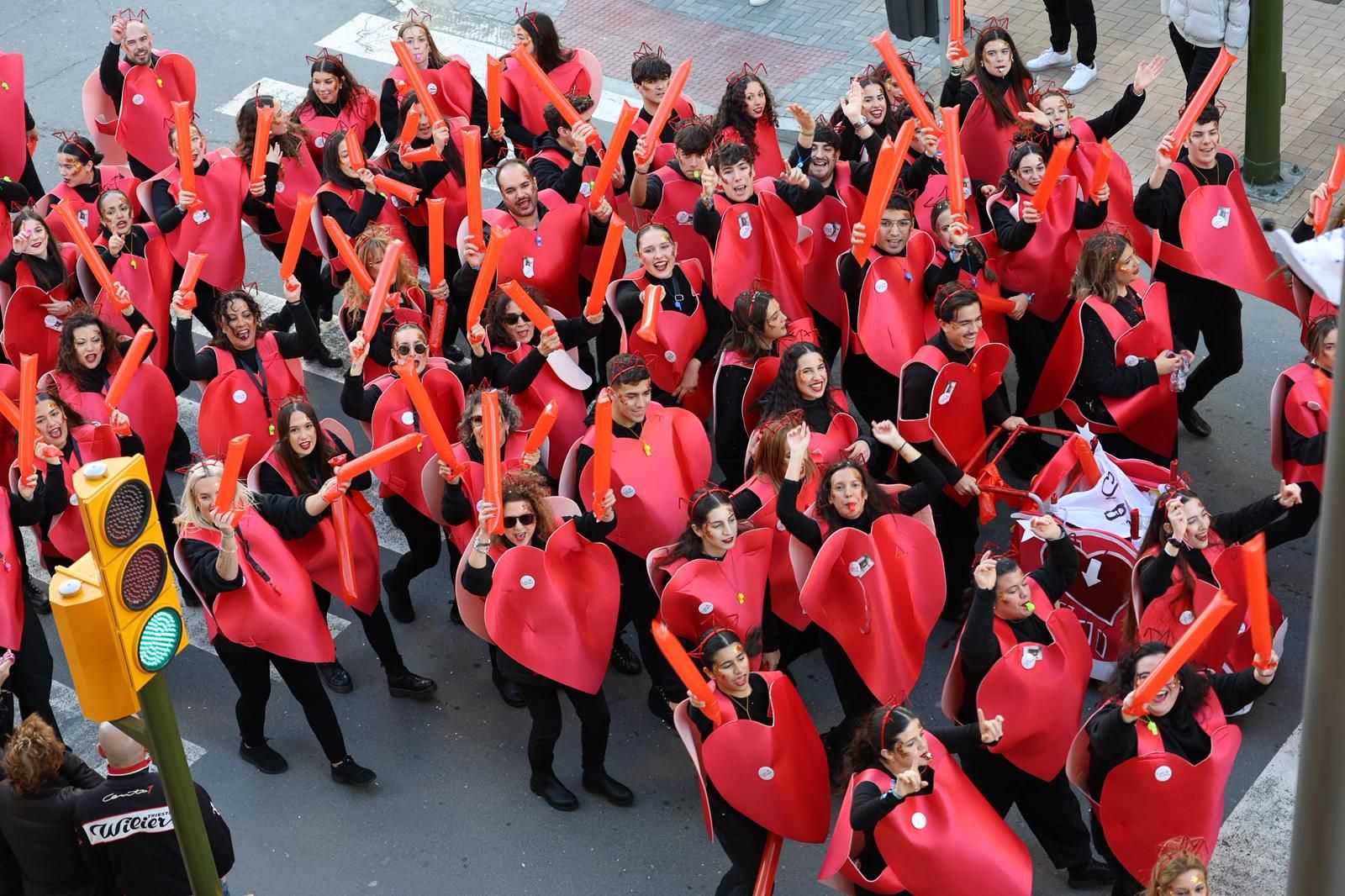 Fotografías de la salida de la Cabalgata de Reyes Magos de Huelva este 2026 por las calles de la ciudad