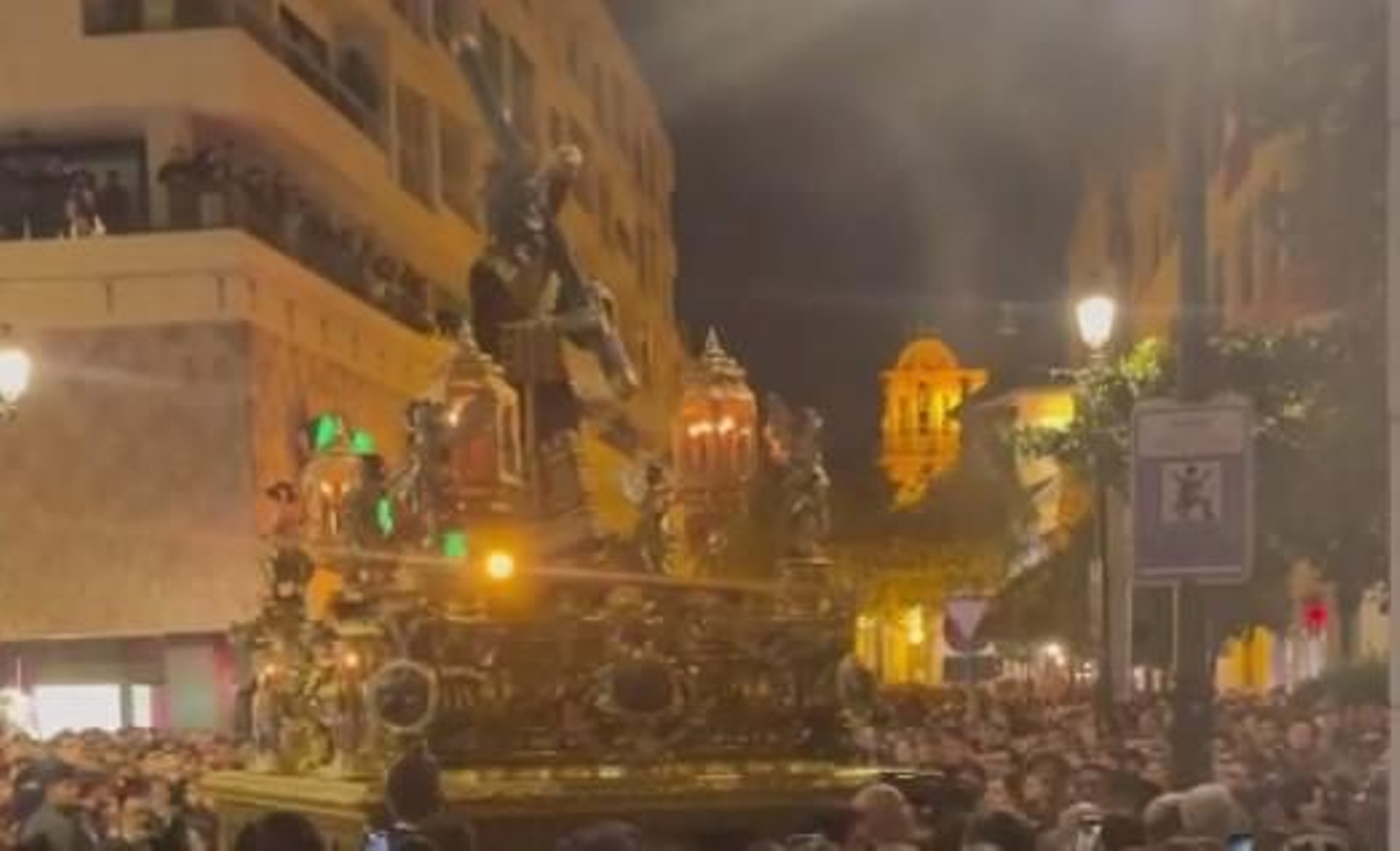 El Gran Poder por la Plaza de la Magdalena