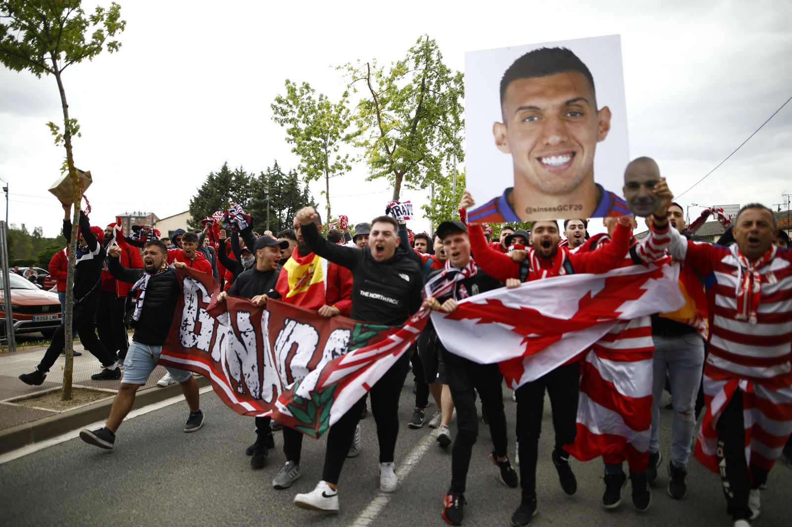 Así fue el recibimiento al Granada CF en el campo del Mirandés