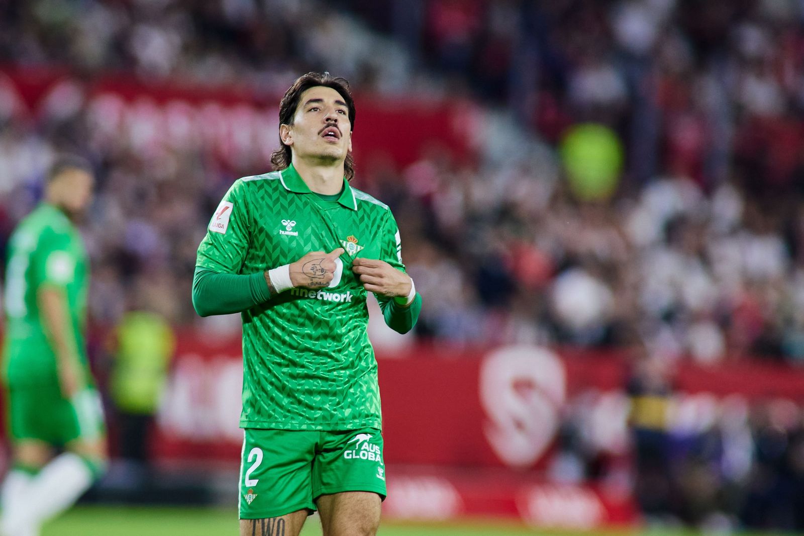 Bellerín, en un momento de celebración del gol que hizo en el derbi antes de que al final fuese anulado.