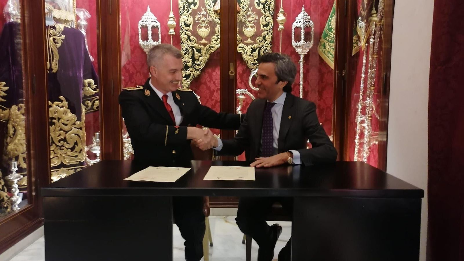 Ignacio Cansino y Rafael Durán firman el contrato