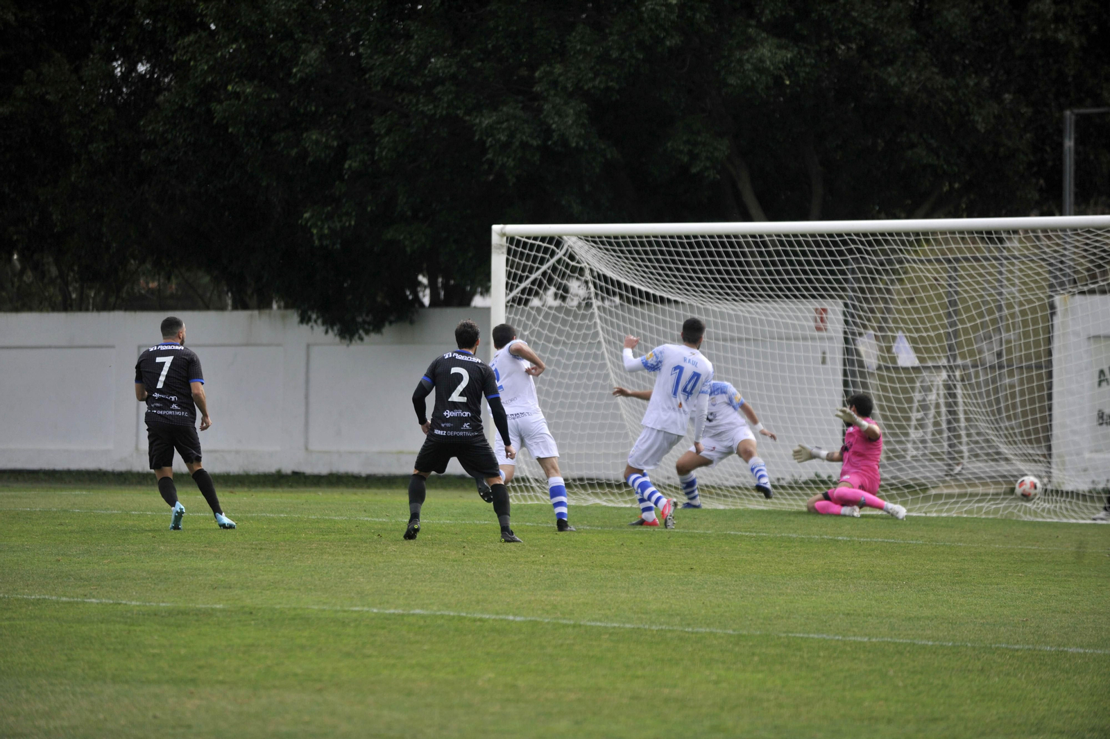 Jacobo fusila a Lebrón para empatar el partido.