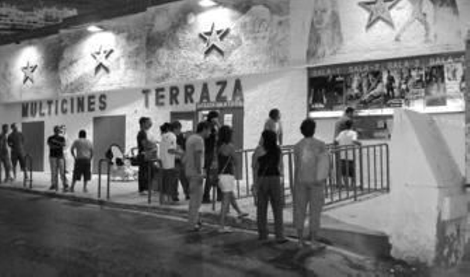 Los cines de verano de Aguadulce son la única terraza que sigue funcionando en la provincia de Almería.