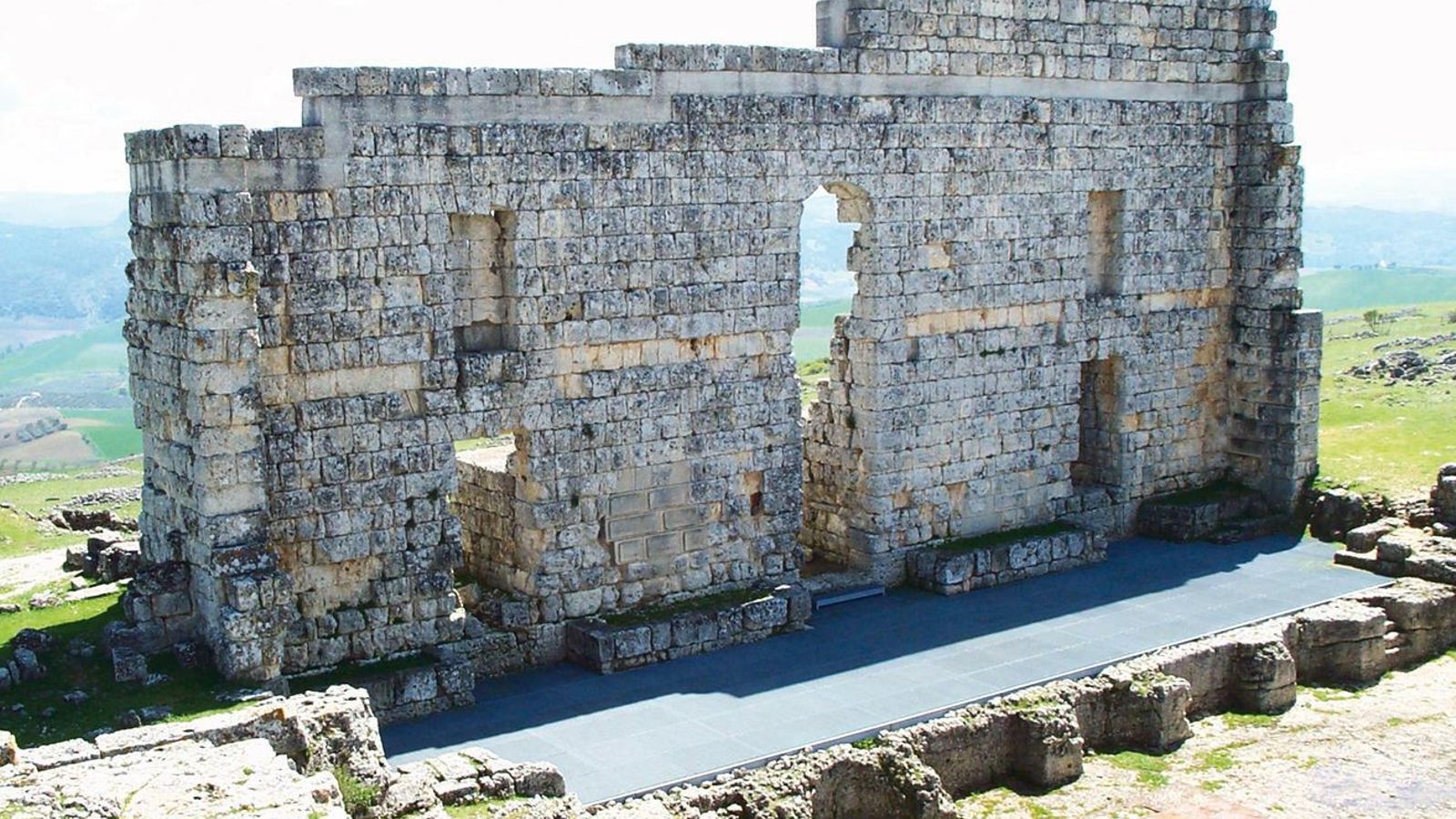 Encontramos los restos romanos de Acinipo cerca de Ronda.