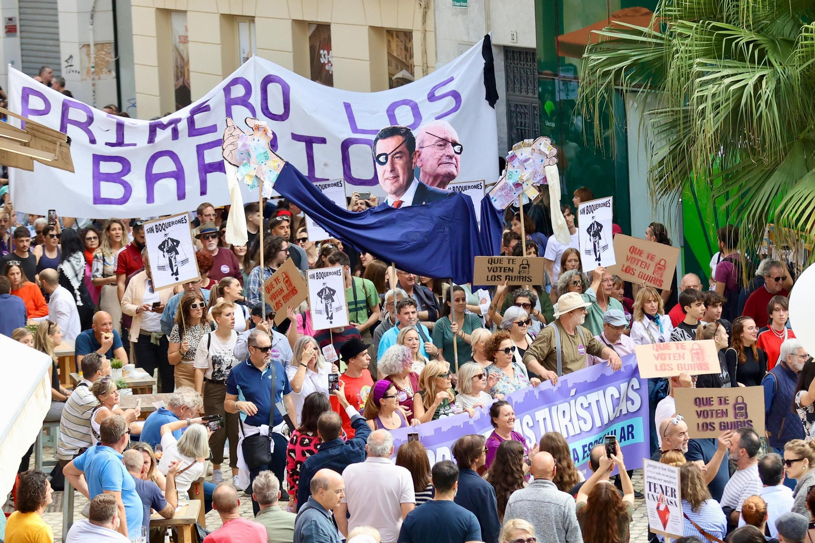 Las fotos de la multitudinaria manifestación por la vivienda en Málaga este 9N