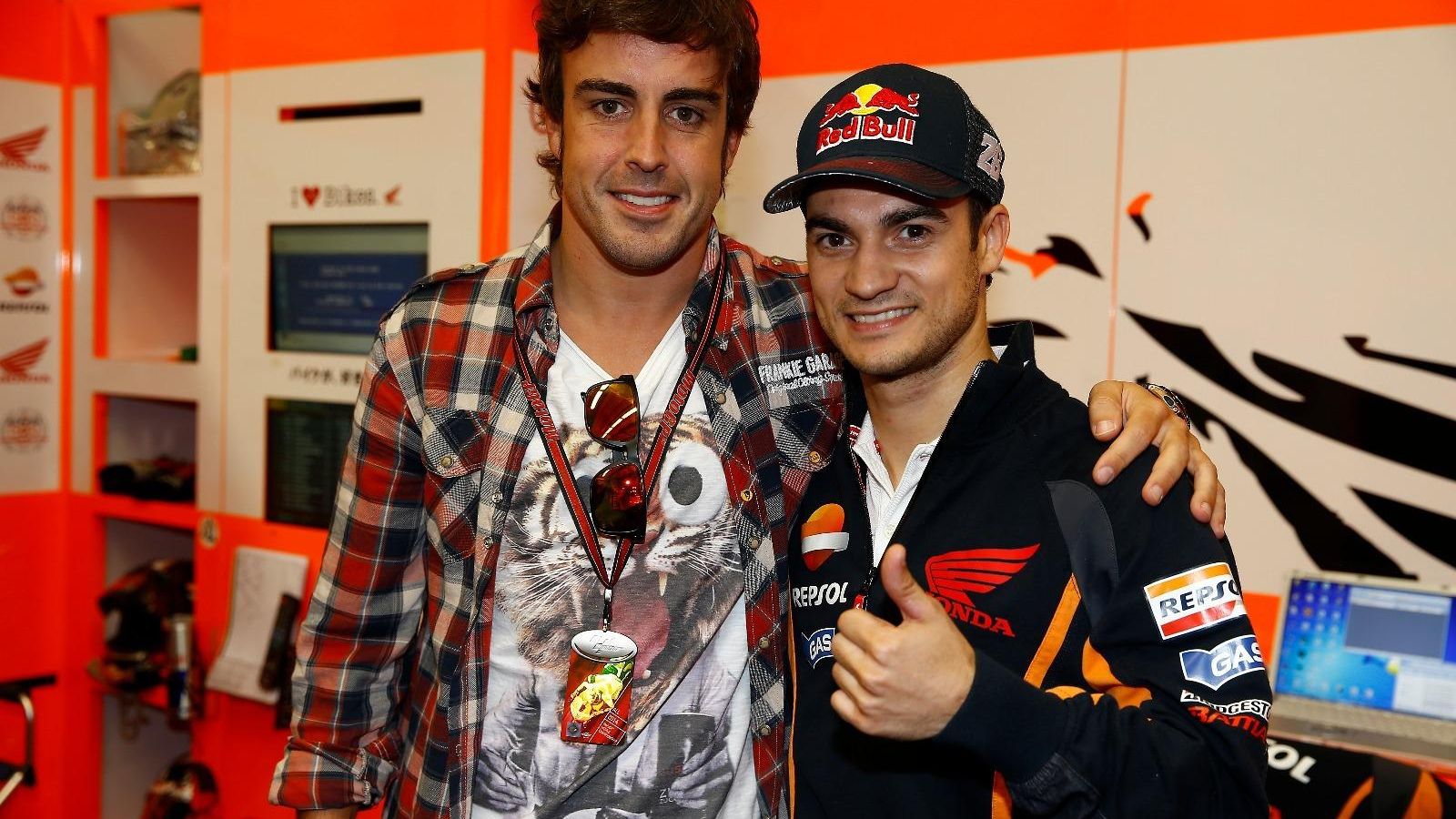 Fernando Alonso junto a Dani Pedrosa, que también ha dejado las carrreras de MotoGP.