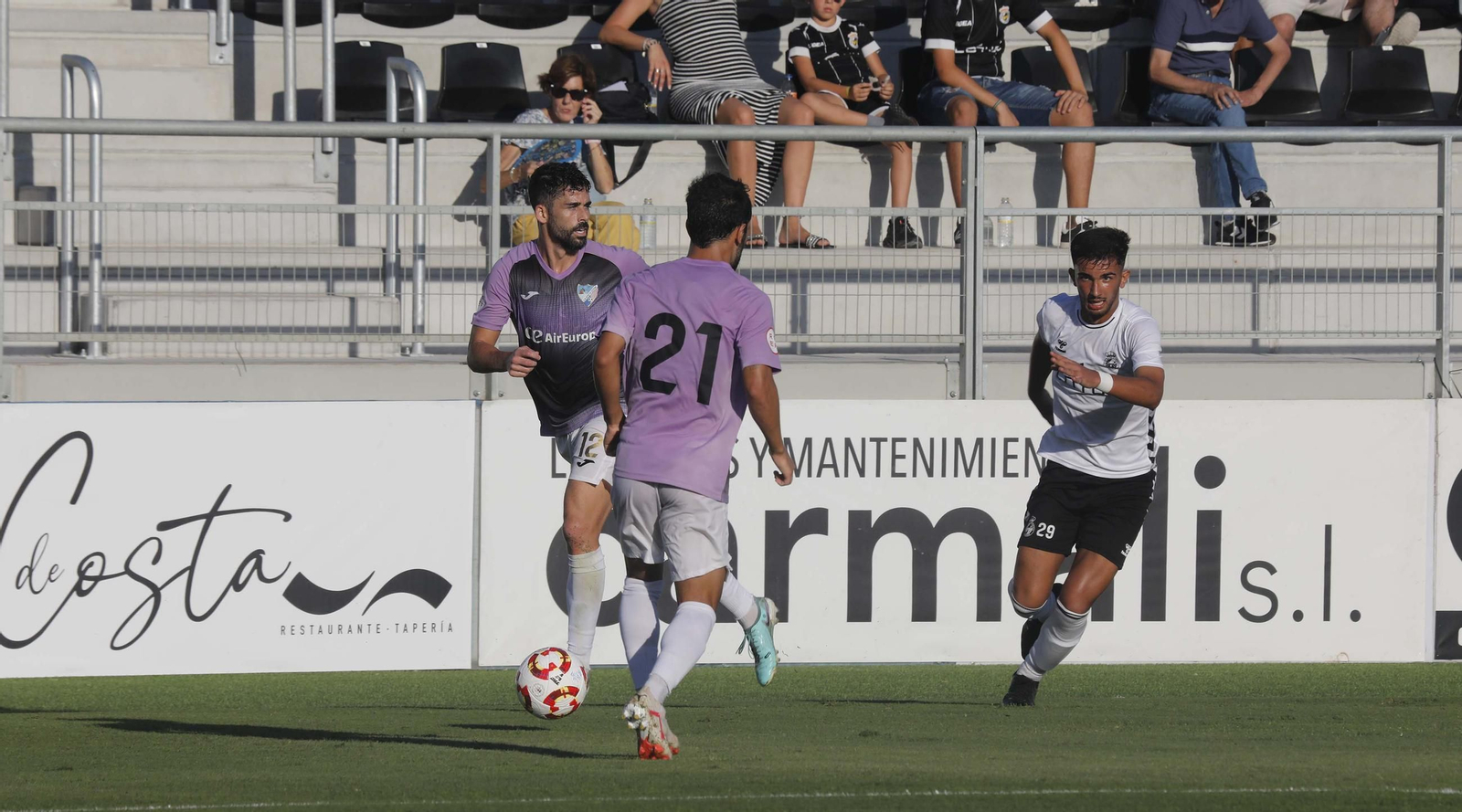Las fotos del Balona - Estepona de pretemporada en el Ciudad de La Línea (1-1)