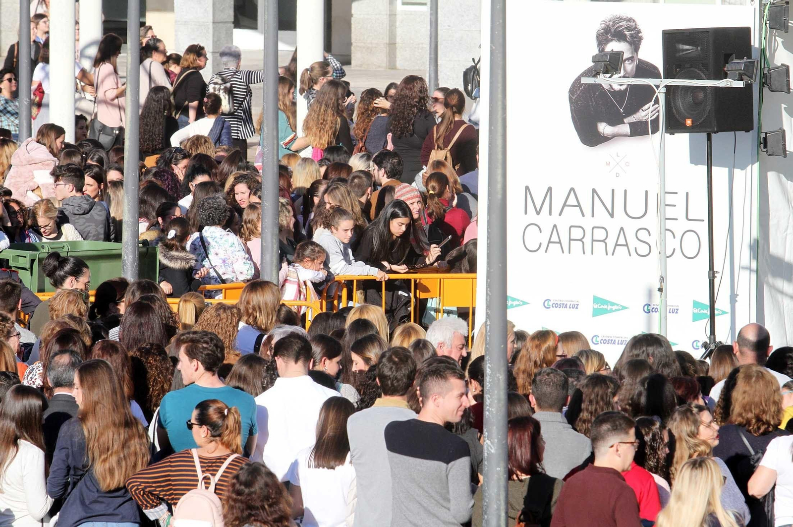 Manuel Carrasco firma sus discos, en imágenes