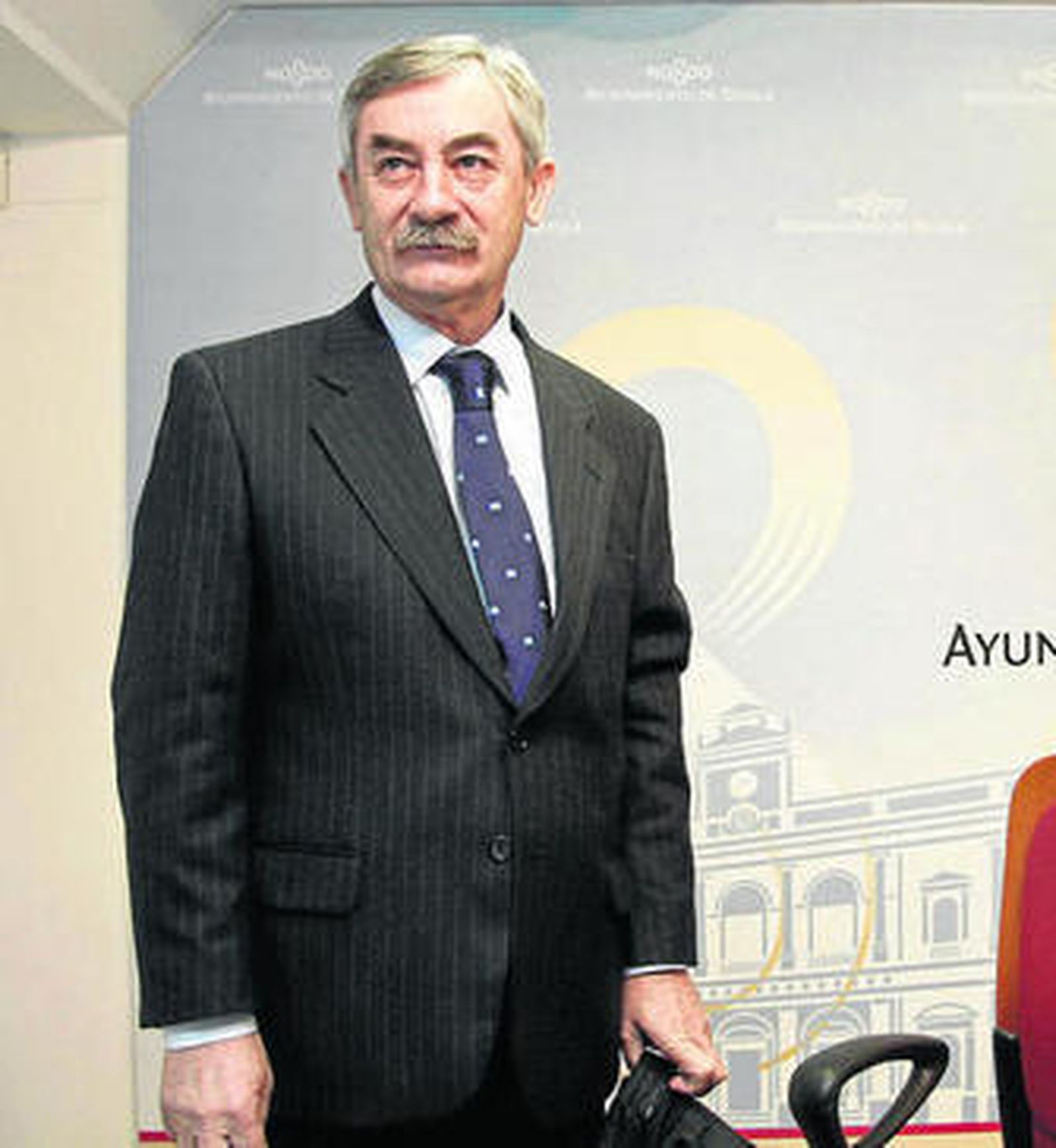 El edil Demetrio Cabello, en una comparecencia ante la prensa.