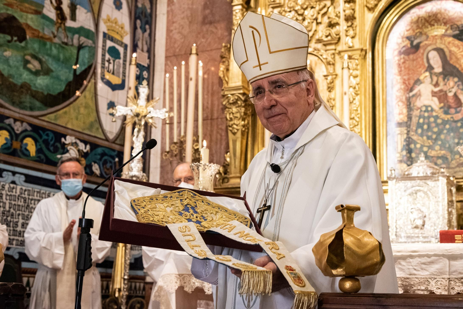 Imágenes de la misa y acto de despedida del obispo de Huelva José Vilaplana