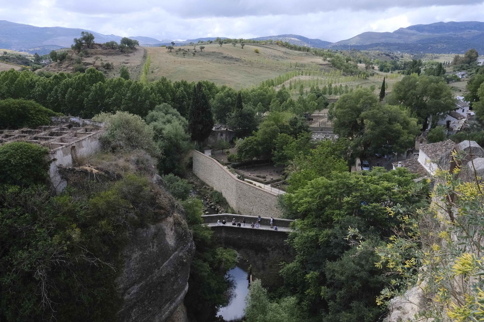 El vial discurriría junto al Arroyo de las Culebras, cerca del barrio de Padre Jesús.