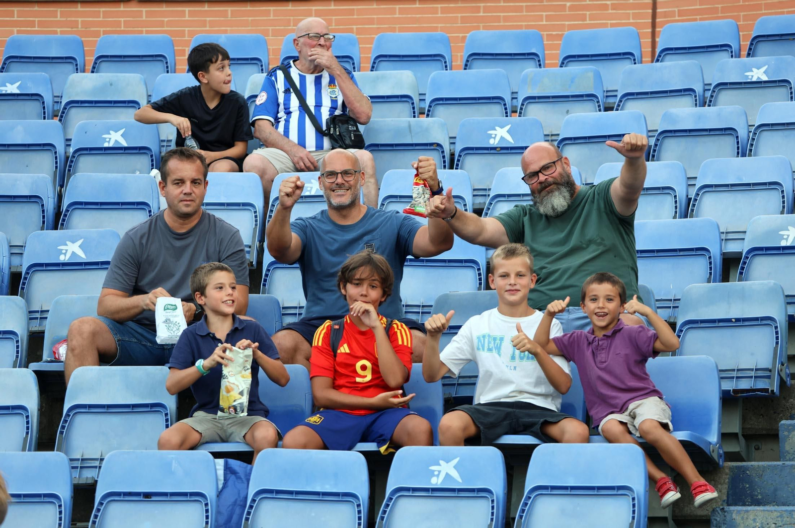 Búscate en las gradas del estadio en la celebración del Trofeo Colombino