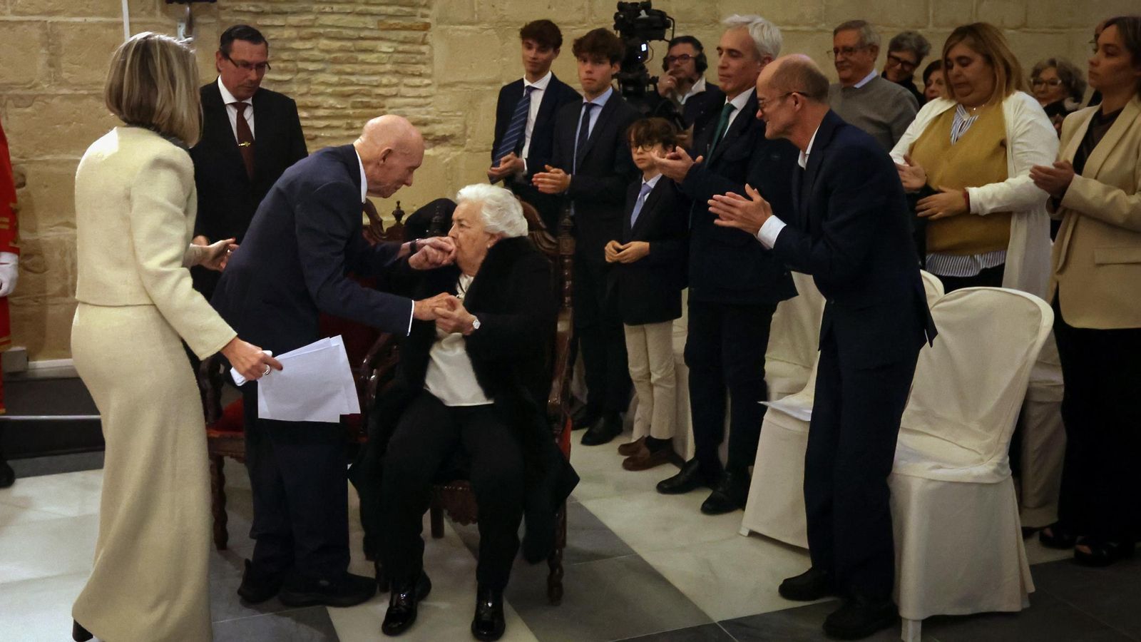 Antonio Gómez y su mujer, durante el pleno.