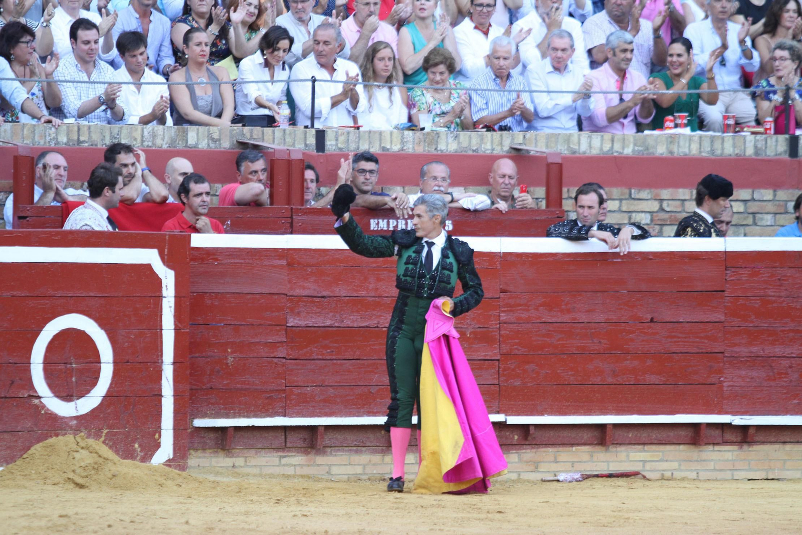 Imágenes de la faena de Miguel Angel Perera en el coso Onubense.