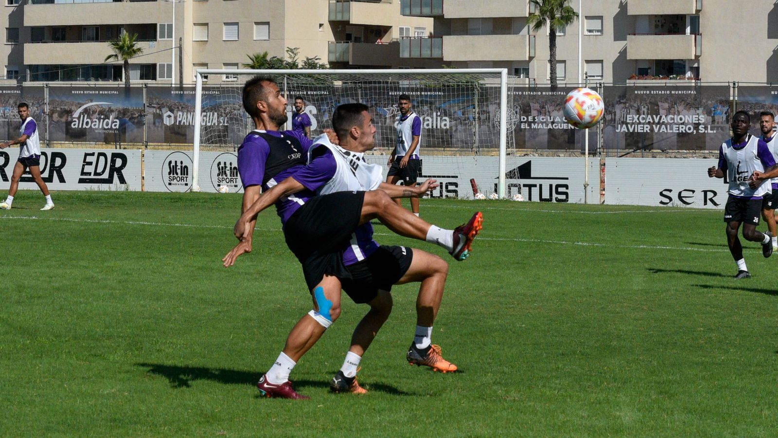 Entrenamiento de la Balona en el estadio Municipal de La Línea
