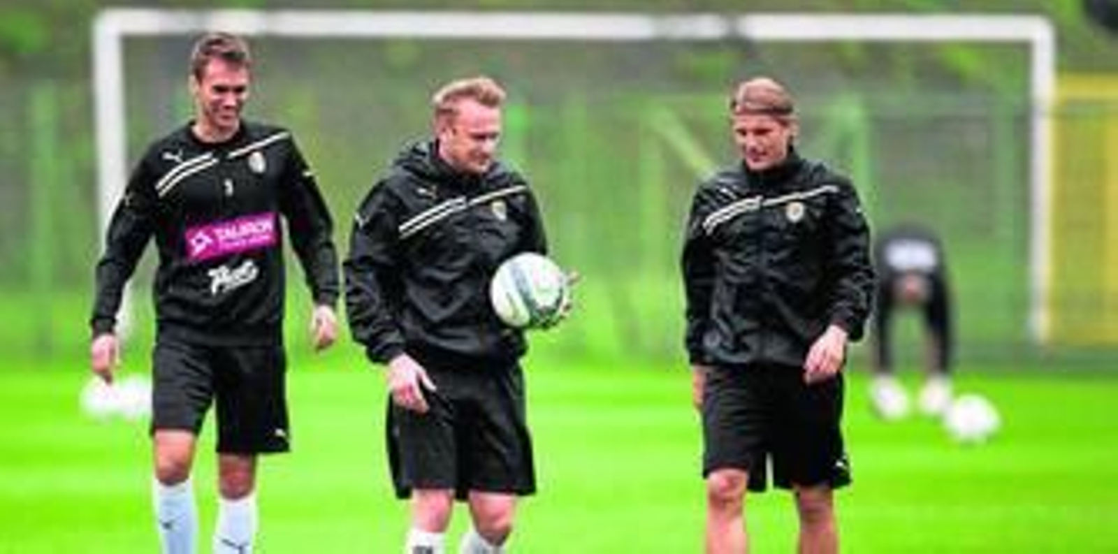 De izquierda a derecha, Kokoszka, Mila y Ostrowski, durante un reciente entrenamiento del Slask en Polonia.