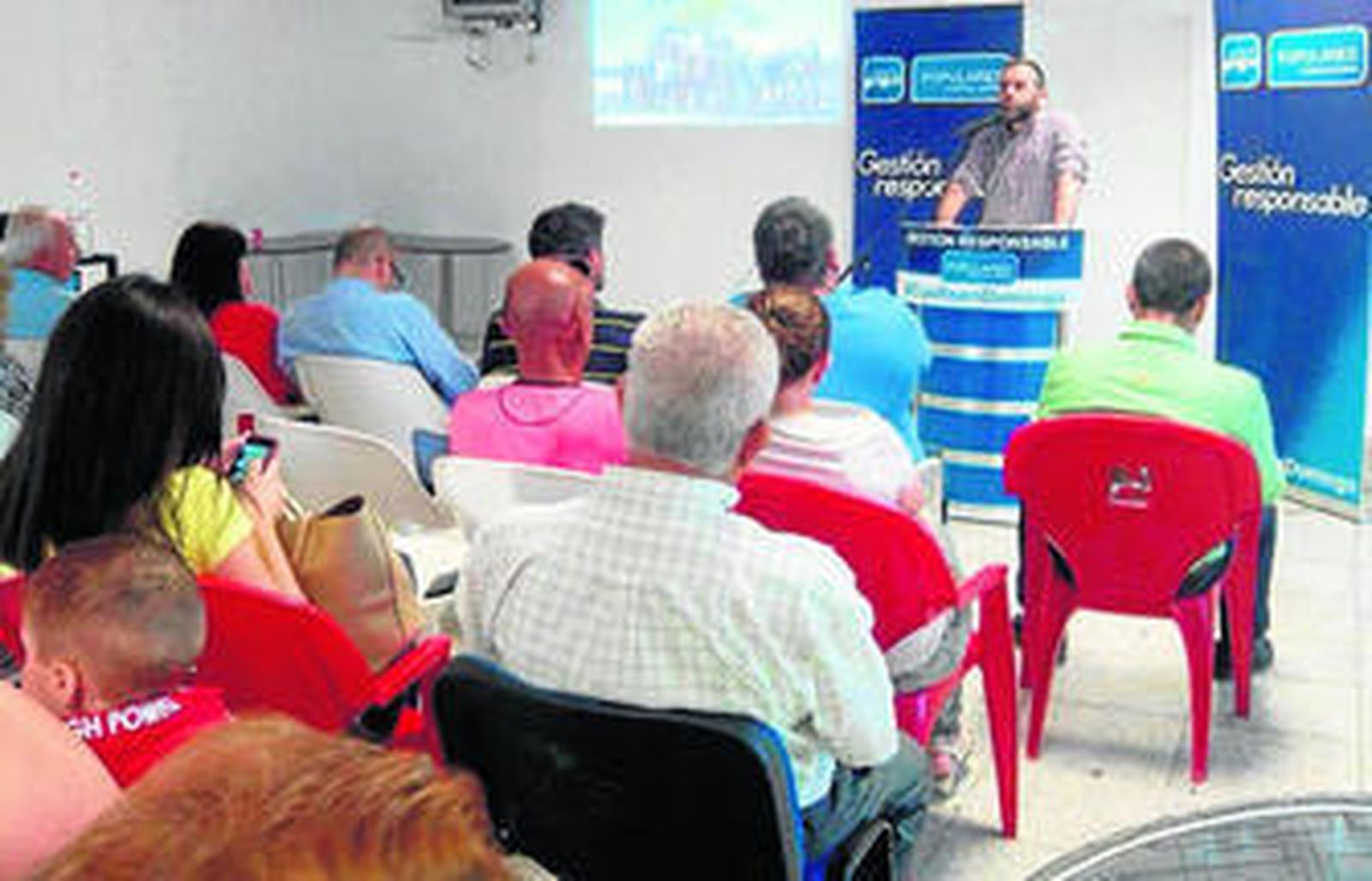 Almajalejo y La Molineta acogieron el martes por la noche un mitin de la caravana del Partido Popular.