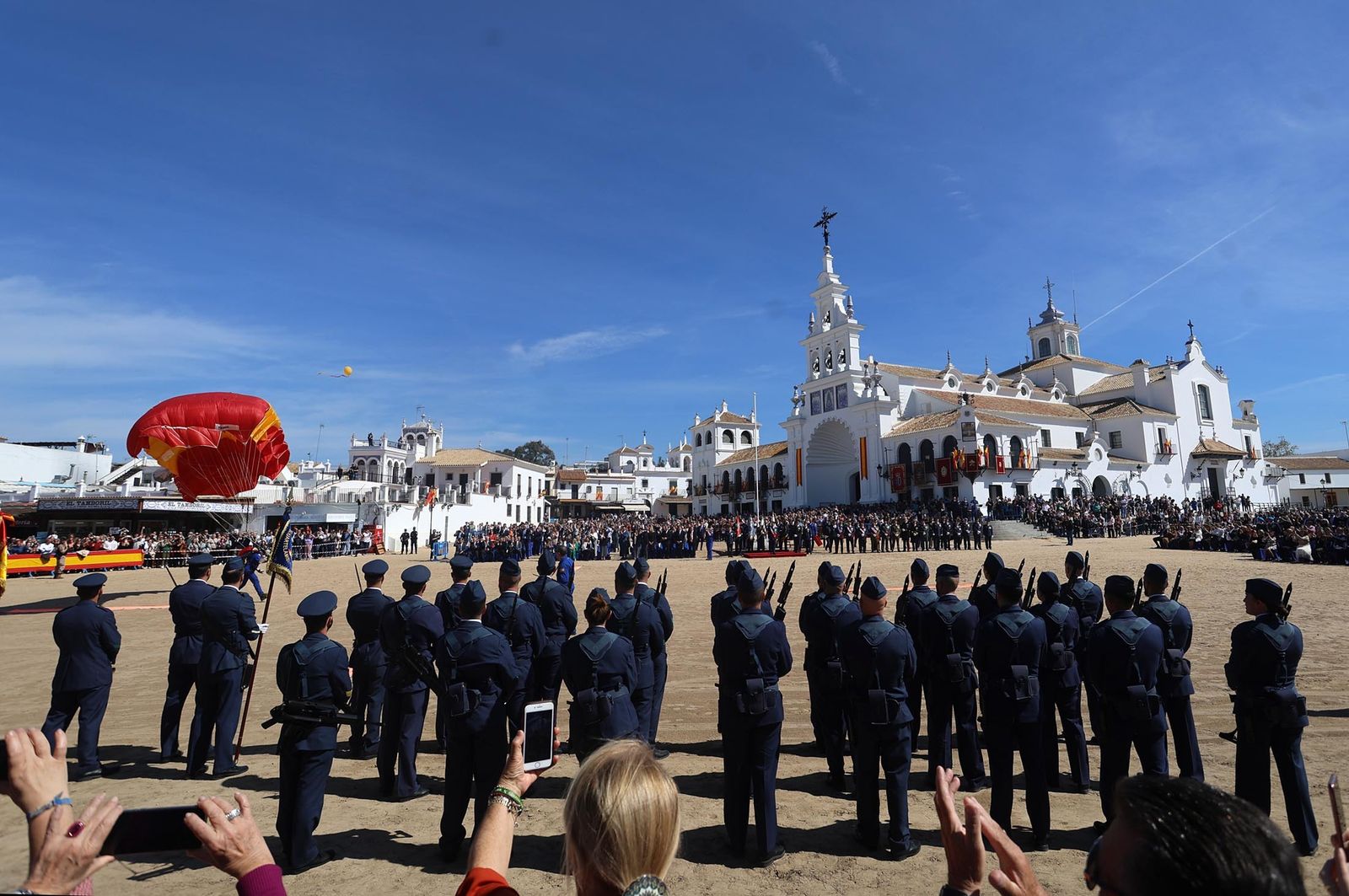 Imágenes del acto de Juramento o Promesa de Fidelidad a la Bandera Nacional en El Rocío