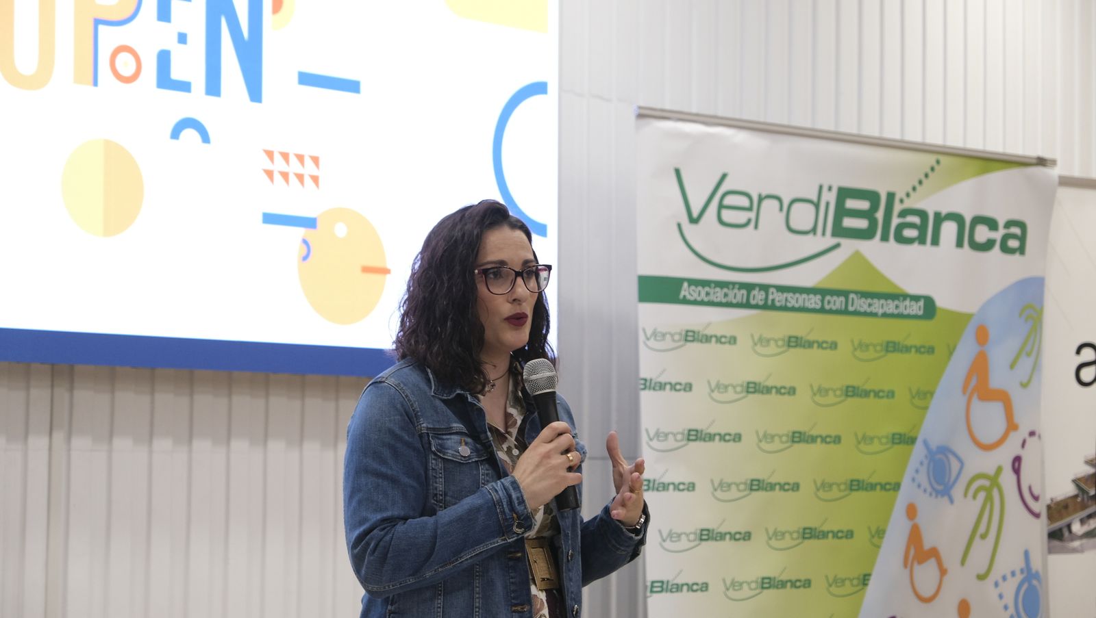 Imágenes de los talleres de inserción laboral de Verdiblanca en el Espacio Alma