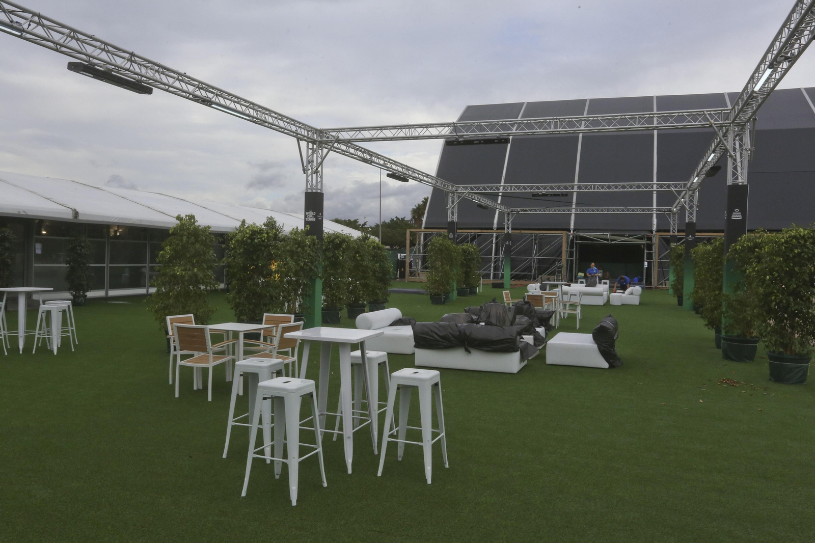 La metamorfosis del Carpena para la Copa Davis, con los jugadores sobre la pista ya