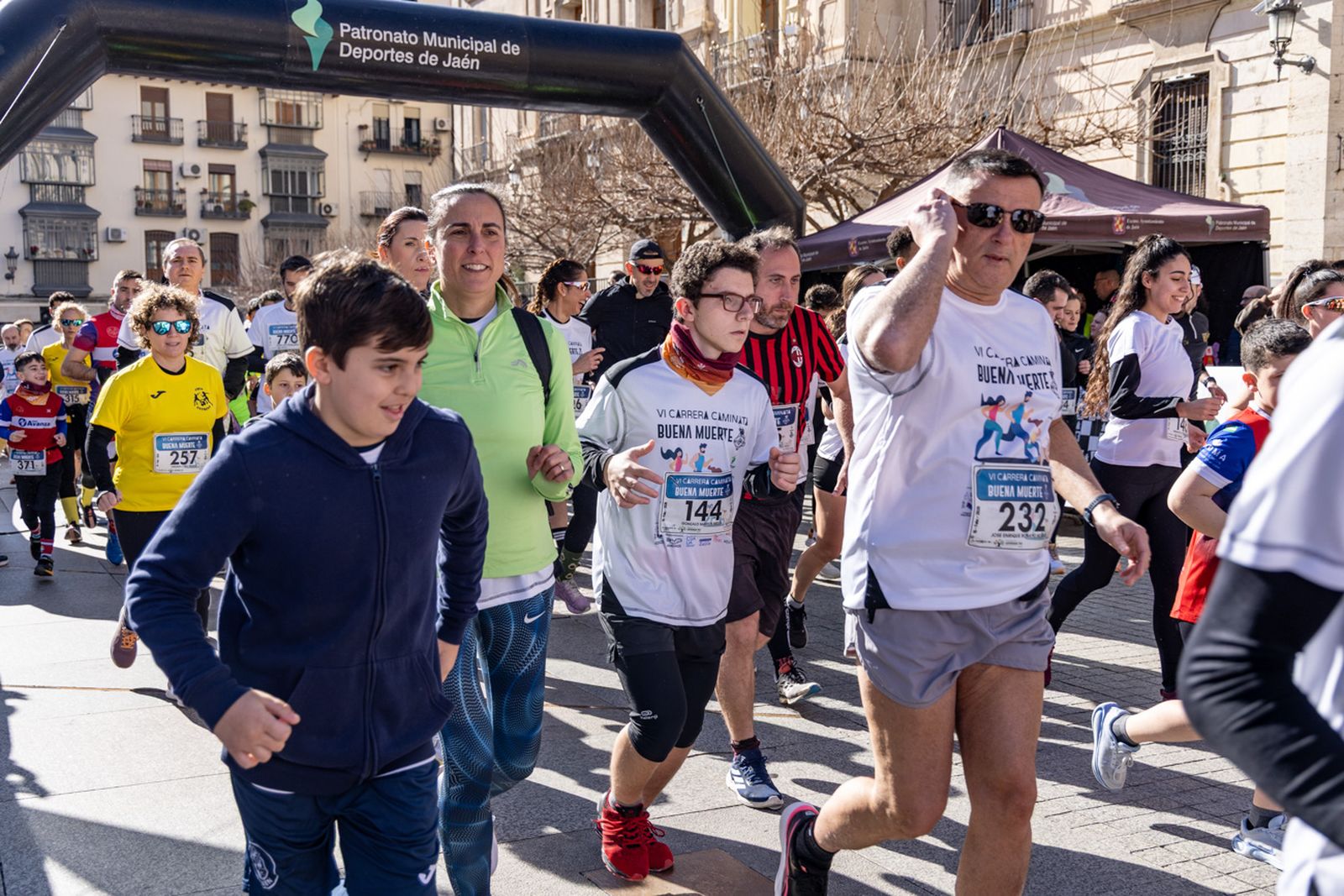 En imágenes: deporte y solidaridad se dan la mano en la VI Carrera-Caminata de la Hermandad de la Buena Muerte (1)