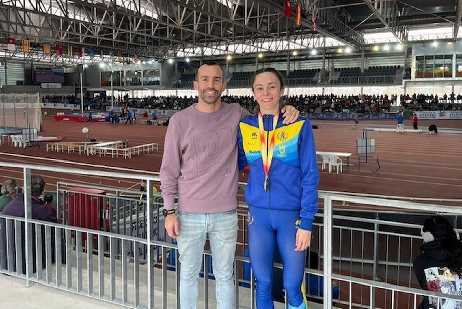 Ana Prieto junto a su técnico, Saúl Sáez