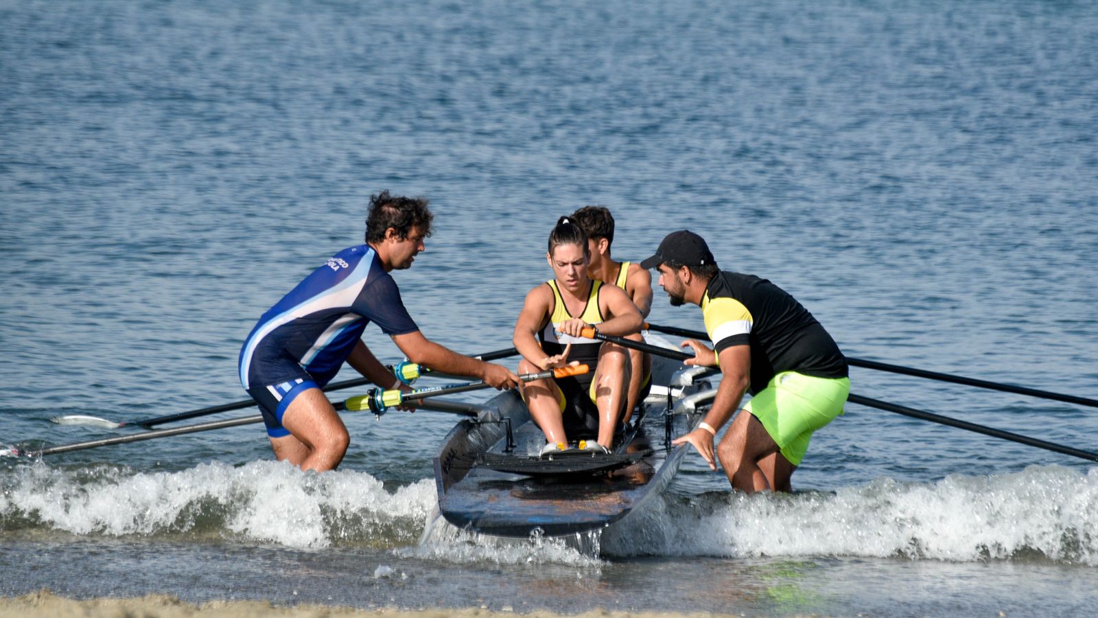 La segunda jornada del Campeonato de España de remo beach-sprint de La Línea, en imágenes