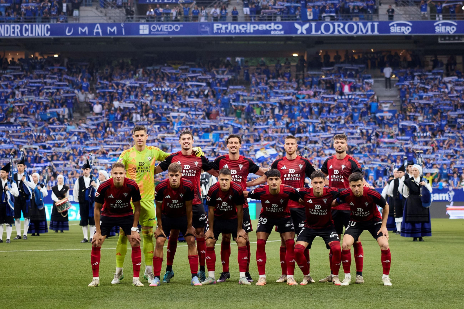 Las fotos del ascenso del Oviedo ante el Mirandés