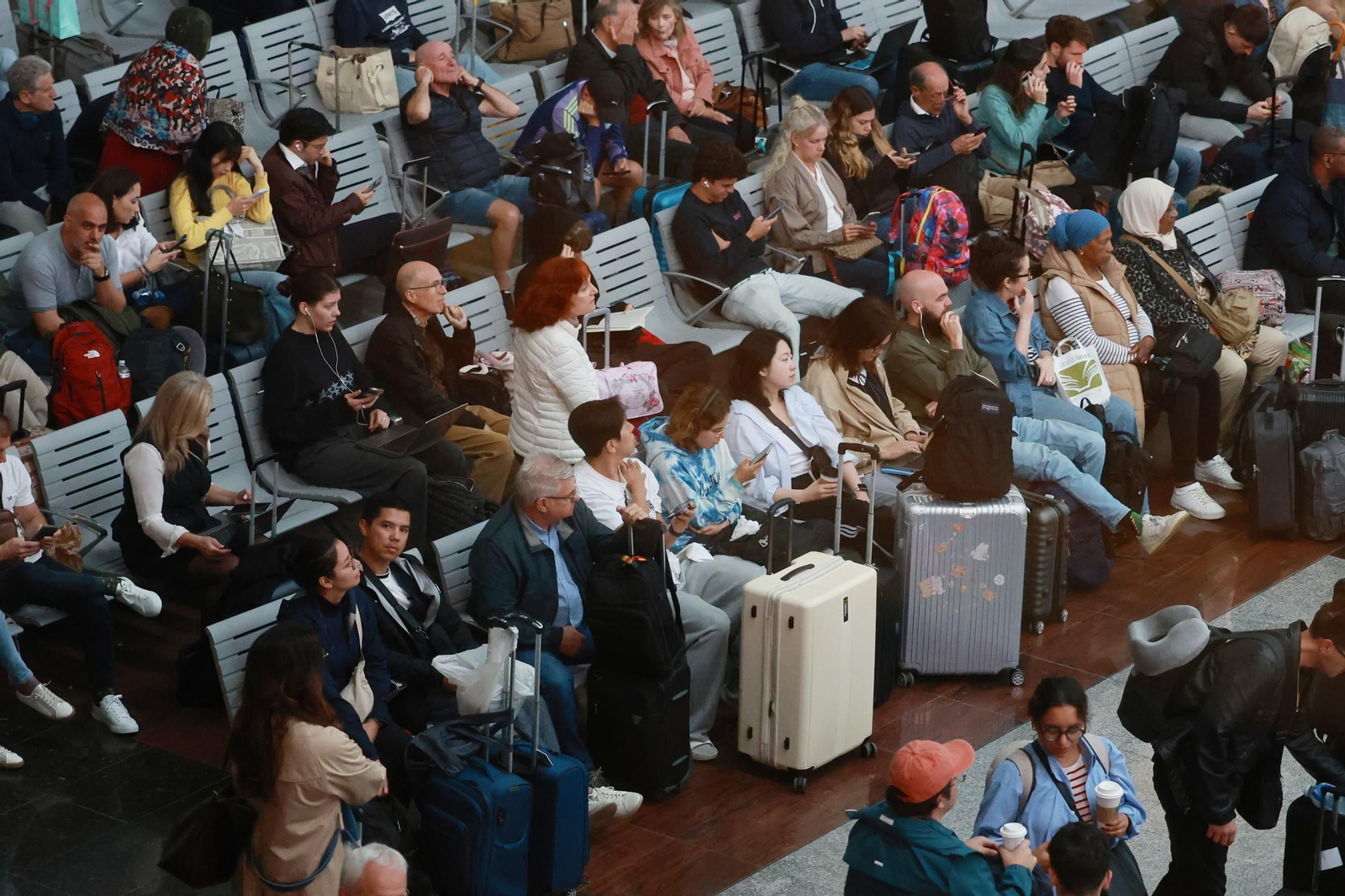 Las fotos de los retrasos en los trenes de Málaga tras el robo de cable
