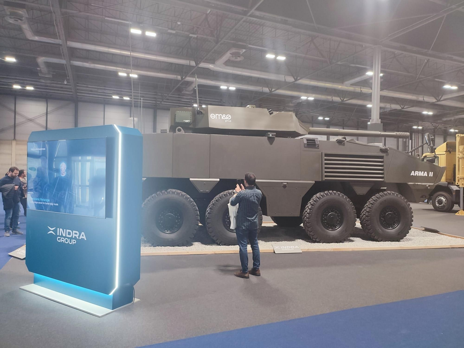 La industria de la defensa muestra lo último en vehículos y equipos