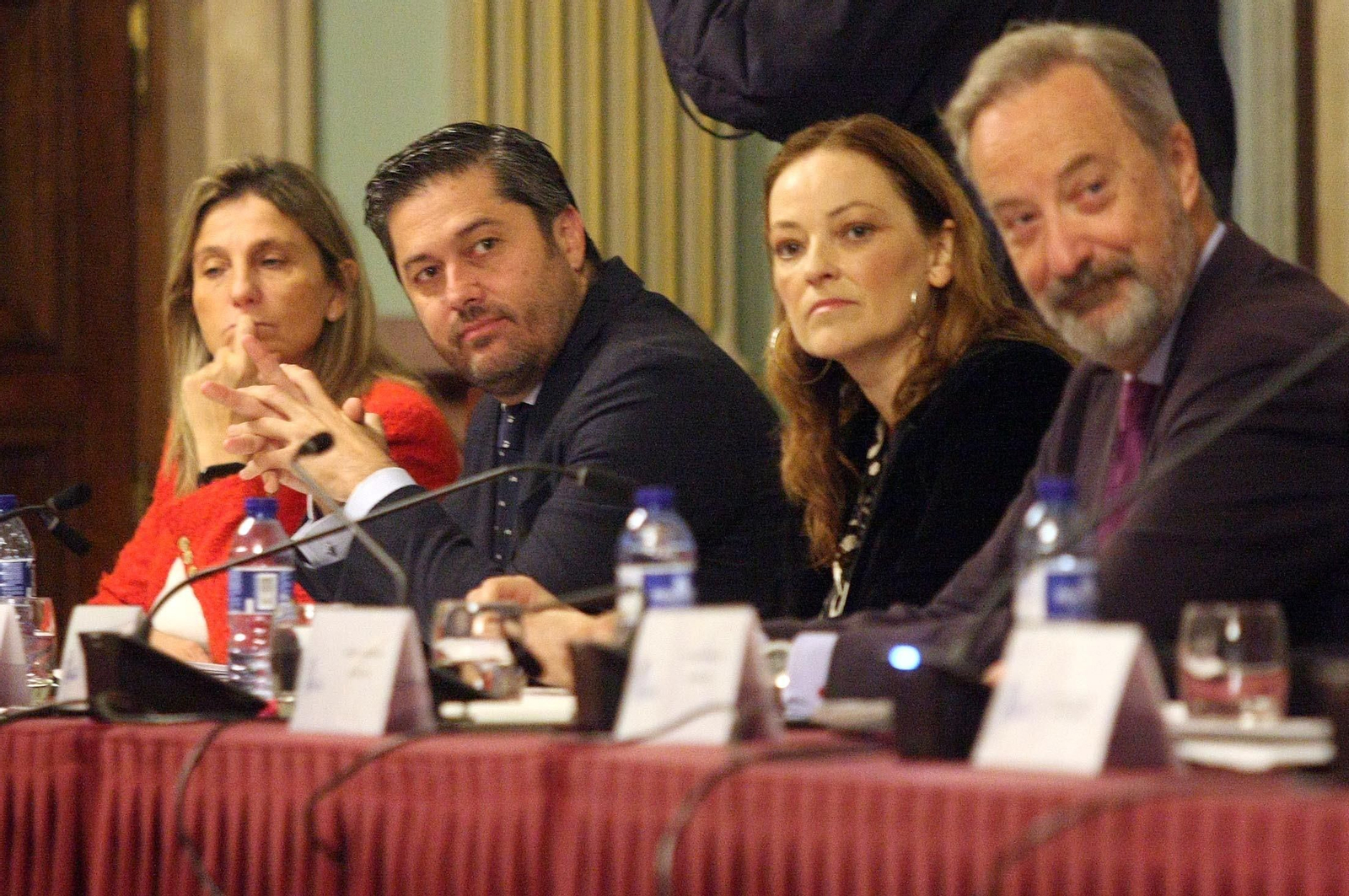Imágenes del pleno del Ayuntamiento de Huelva