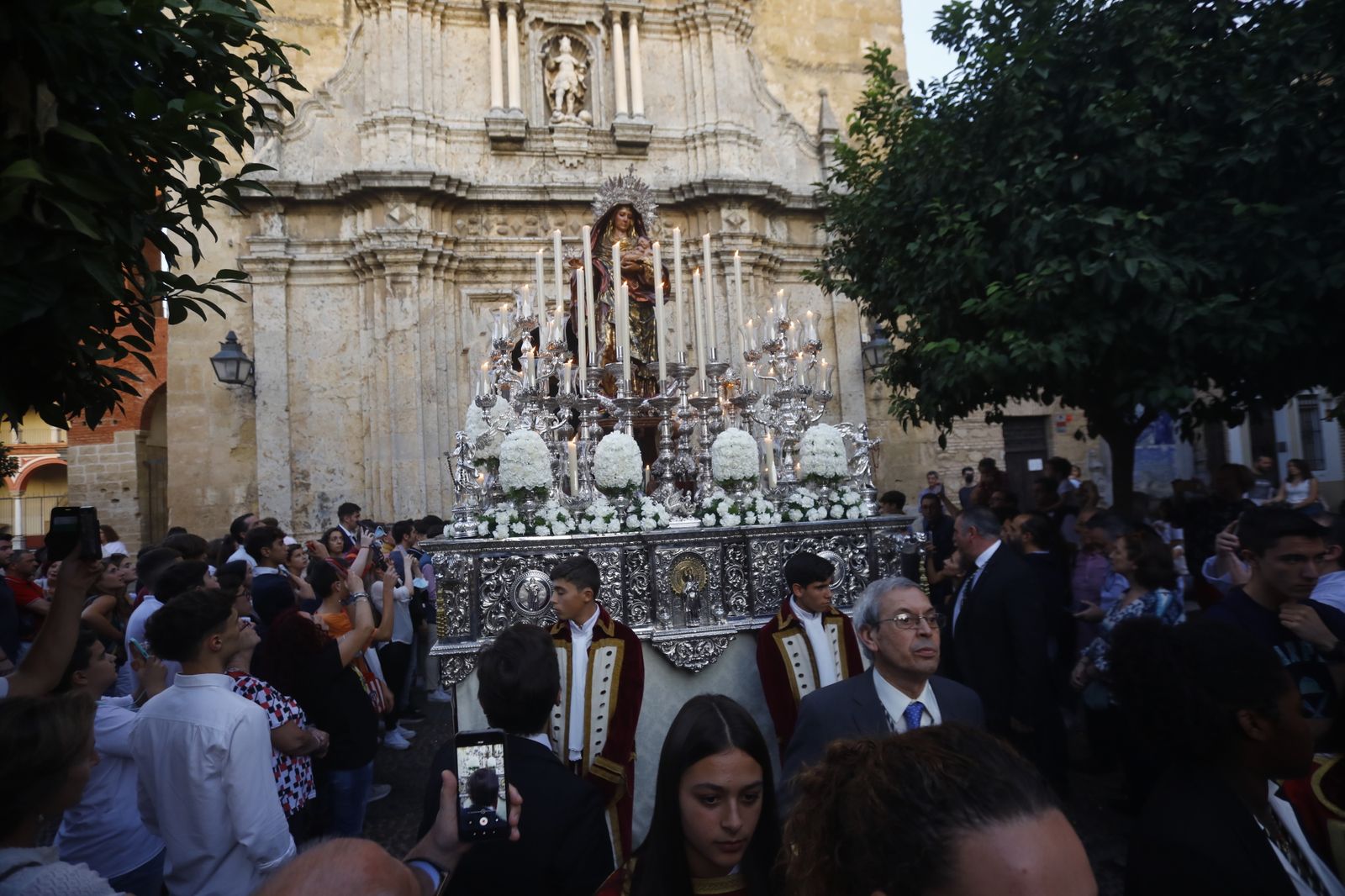 La procesión de la Virgen del Amparo de Córdoba, en fotografías