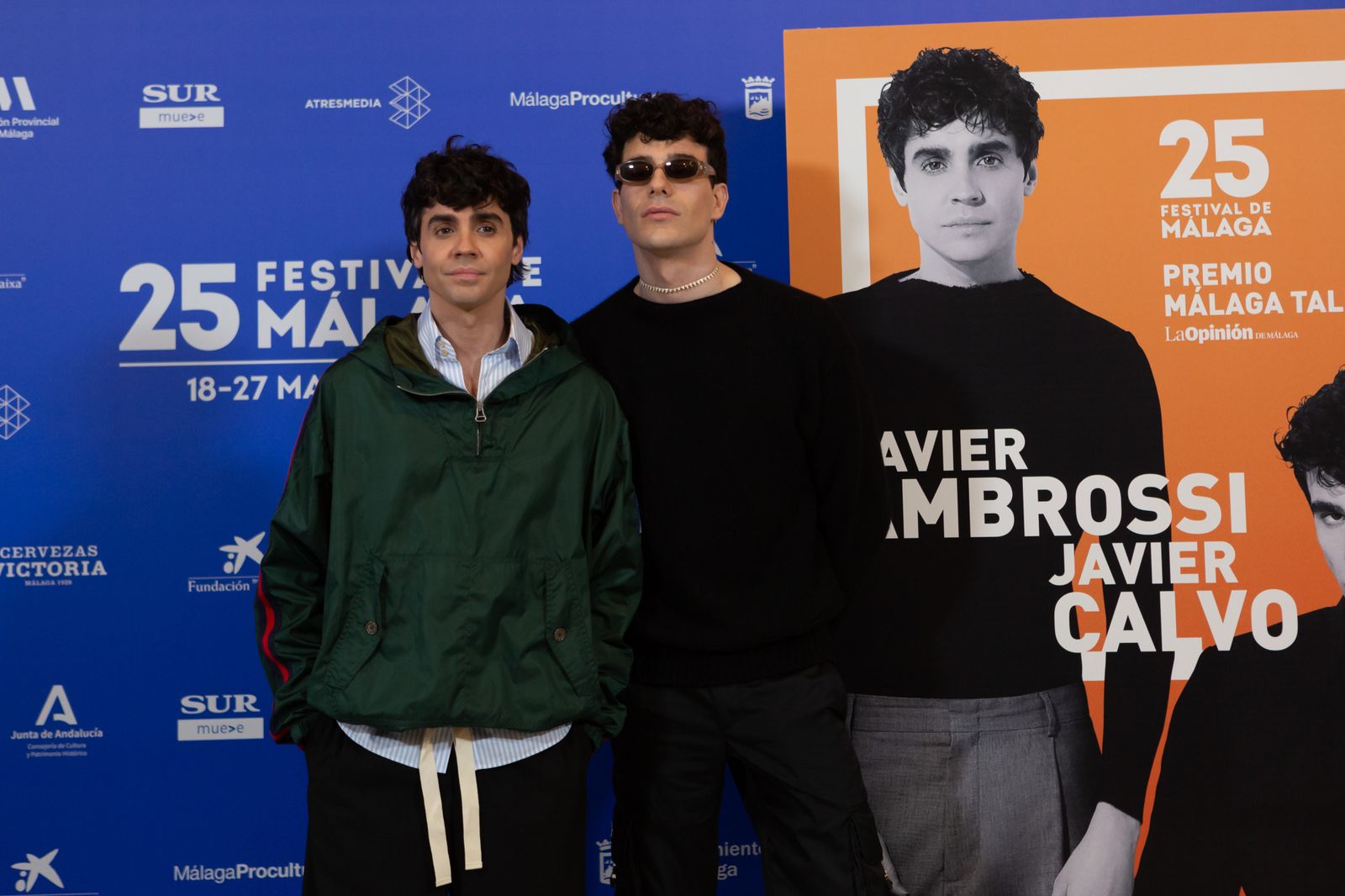Javier Calvo y Javier Ambrossi momentos antes de la entrevista.
