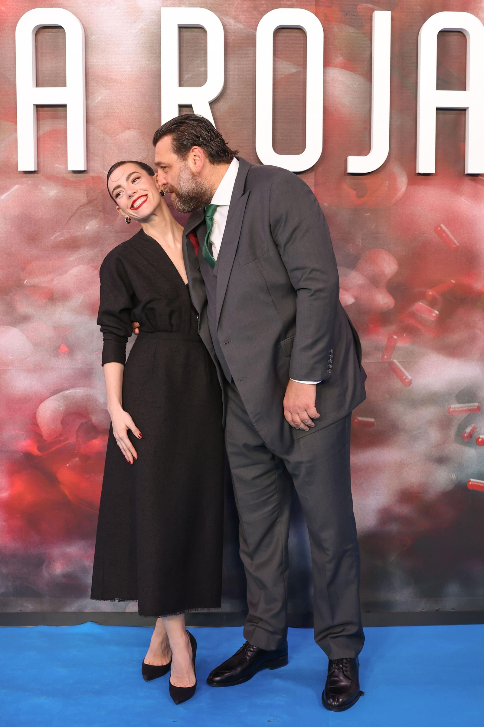 Vicky Luengo y Hovik Keuchkerian en la premier de 'Reina Roja' Vicky Luengo y Hovik Keuchkerian en la premier de 'Reina Roja'