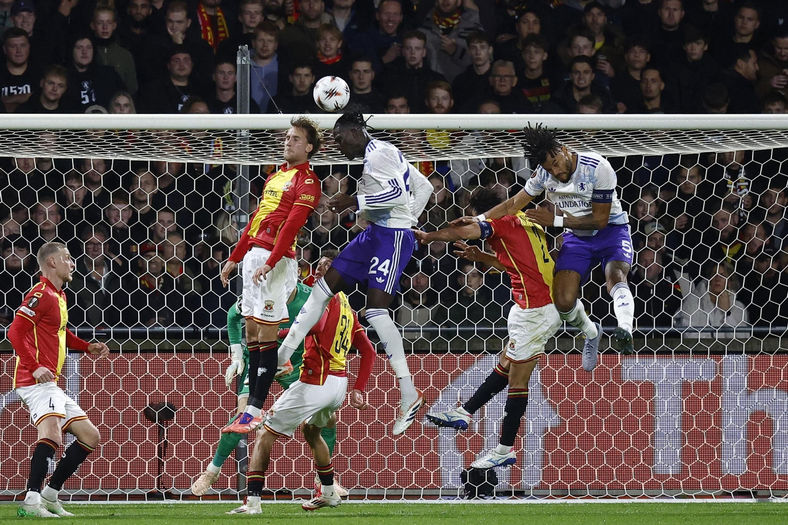 Go Ahead Eagles-Aston Villa (18).jpg