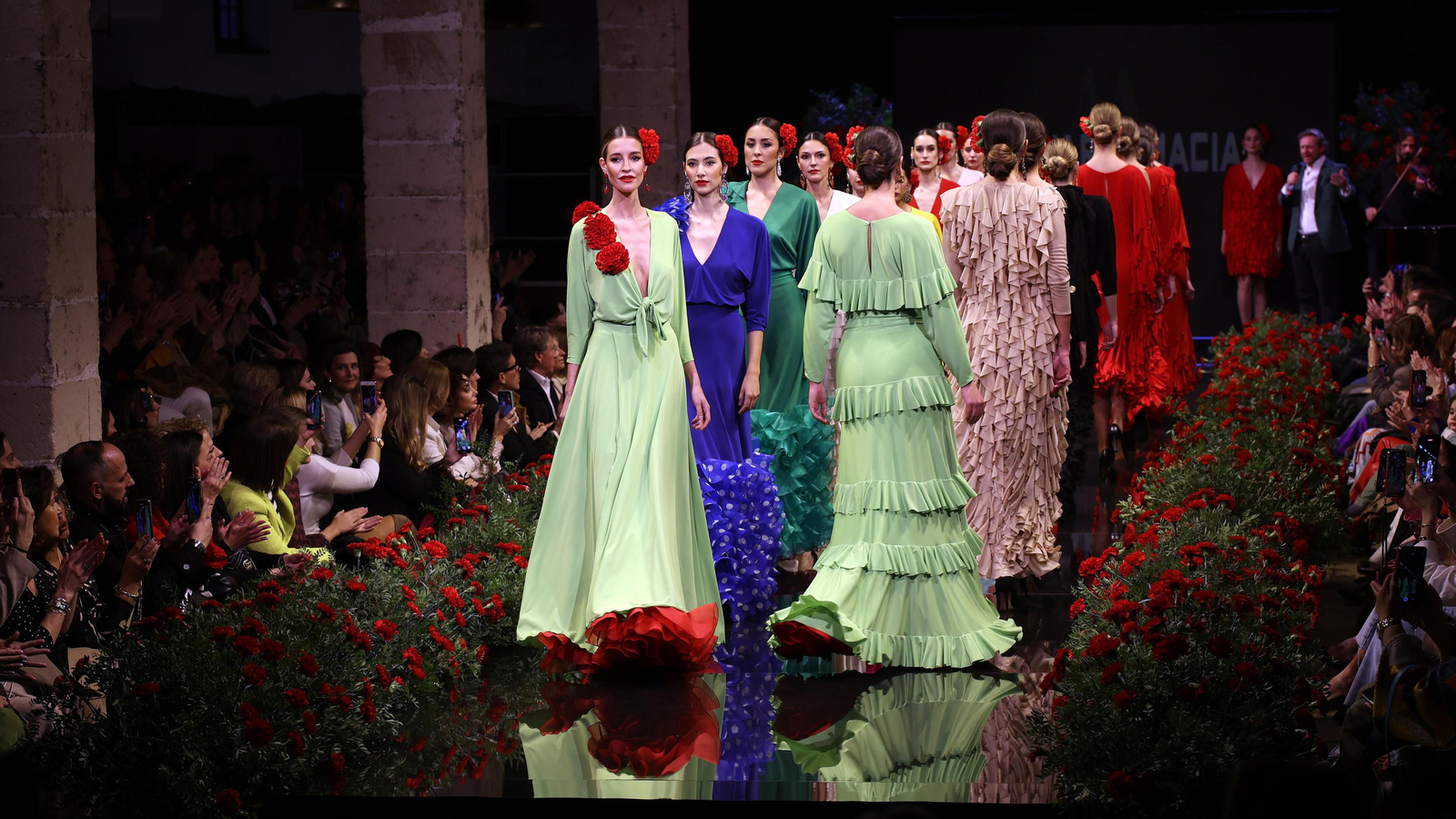 Desfile de Amparo Maciá en la Pasarela Flamenca Jerez Tio Pepe 2023