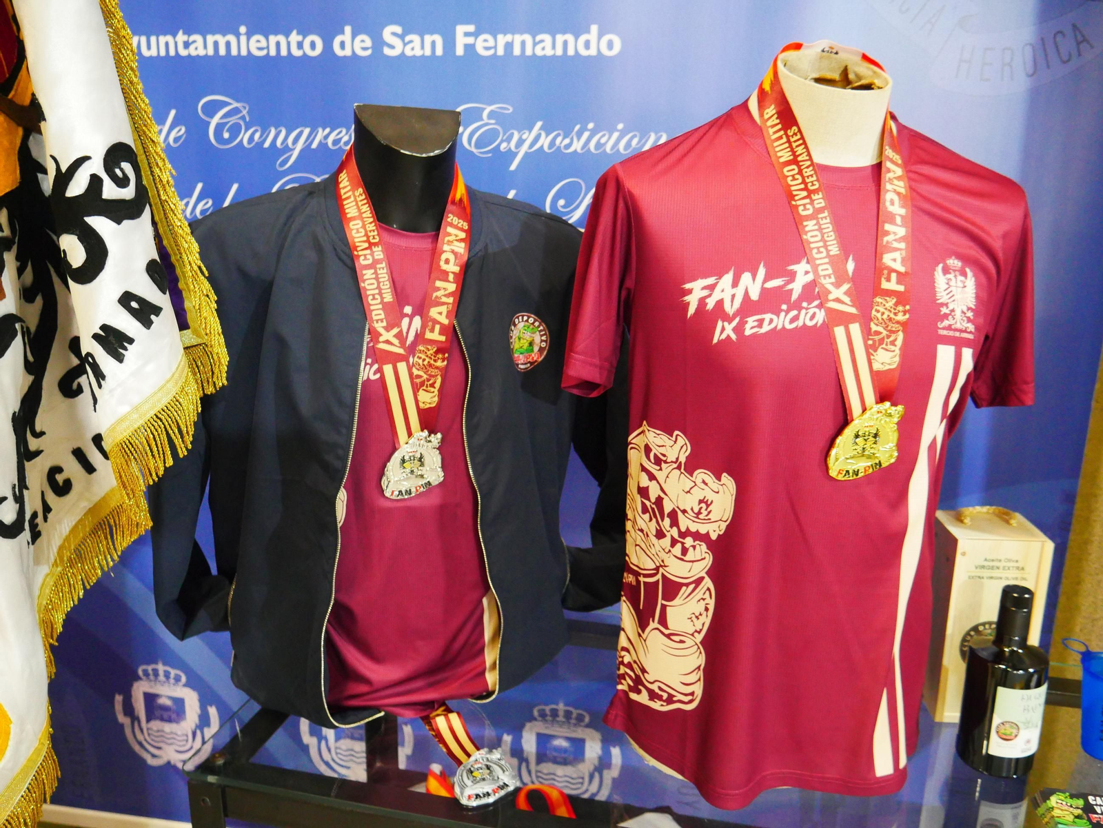 Camiseta y cazadoras conmemorativas de la novena edición de la Fan Pin Race.