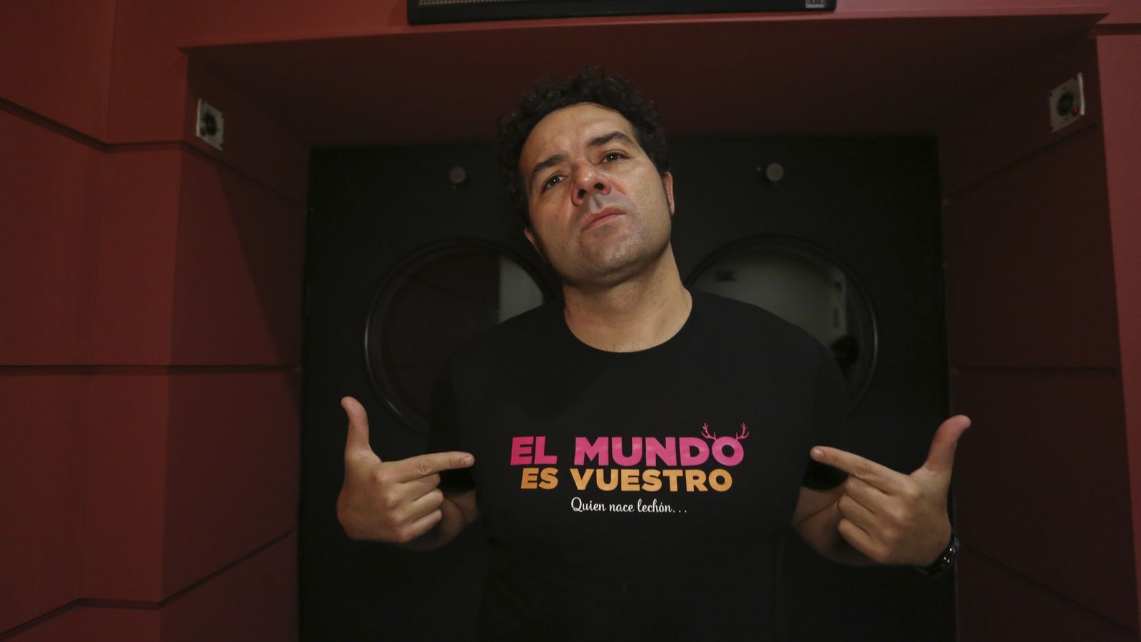 Sánchez con su camiseta promocional.