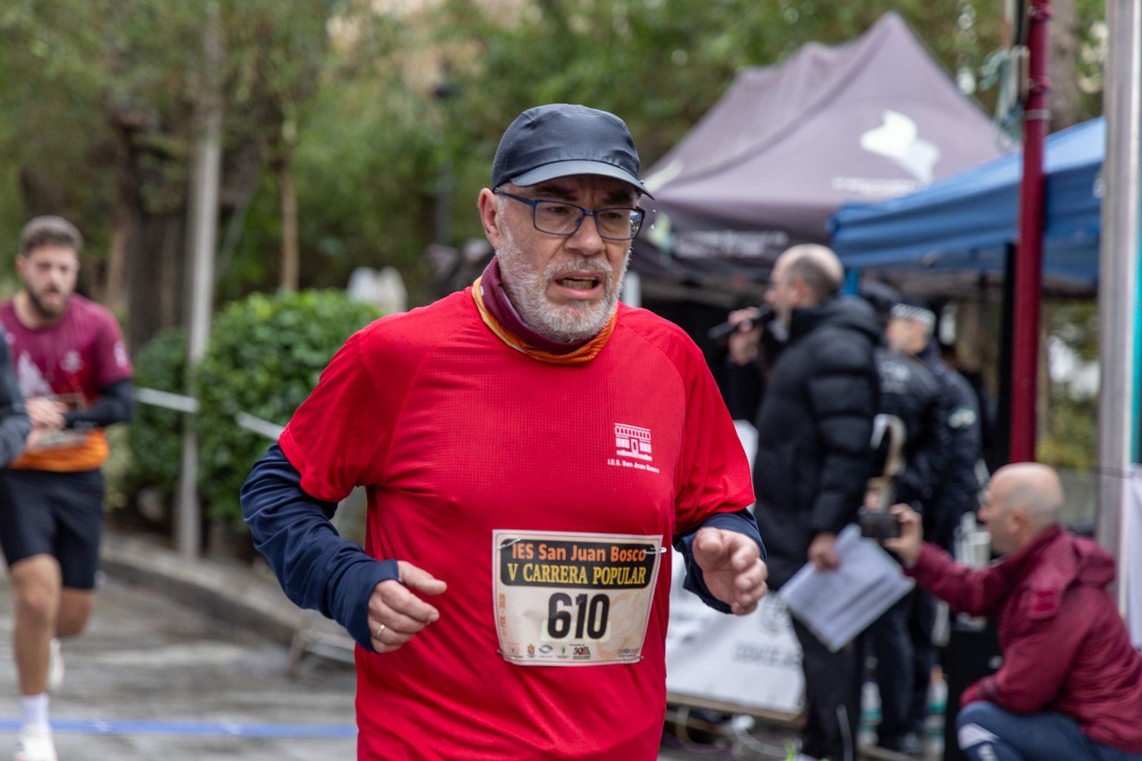 En imágenes: la lluvia no frena a más de un millar de corredores en la V Carrera Popular del IES San Juan Bosco (1)