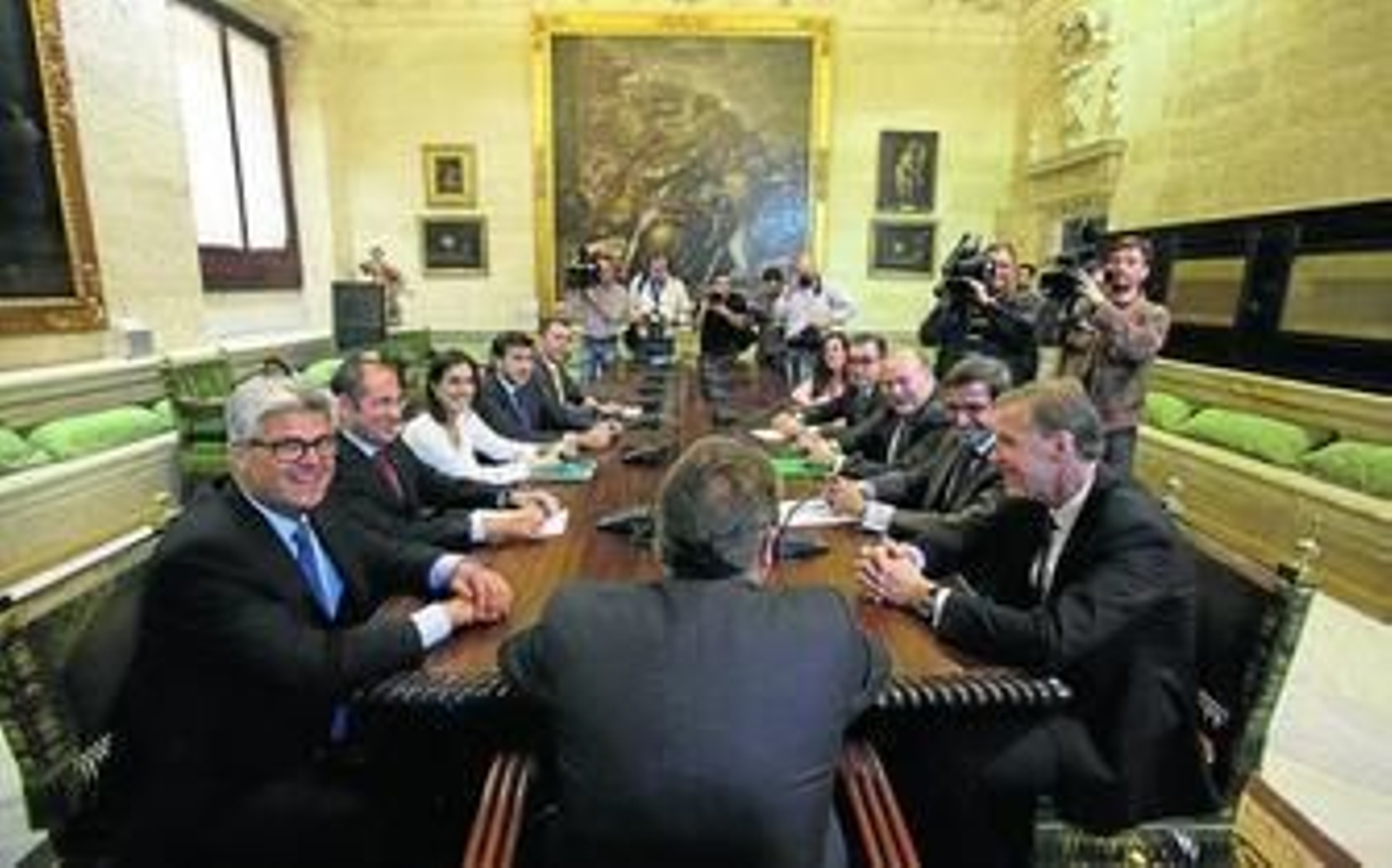 Los representantes de Heineken, Persán, Renault y Cobre Las Cruces presentaron la nueva propuesta a Juan Ignacio Zoido.