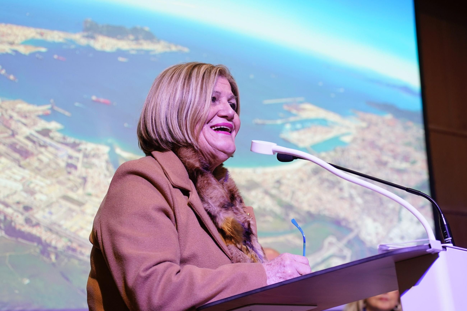 Fotos de la entrega del premio Ateneo José Román de Algeciras 2025 a Juan Moya