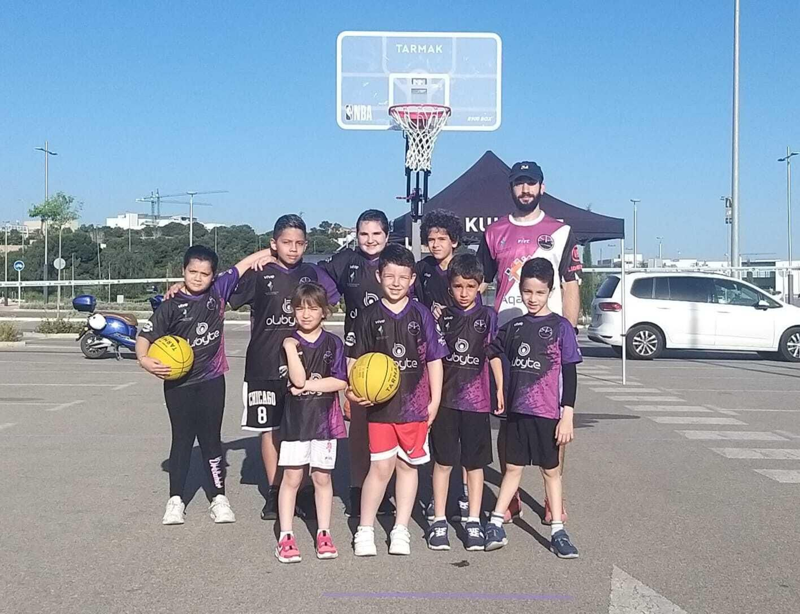 En imágenes: basket solidario de la mano del CD Bulevar en favor de ALES