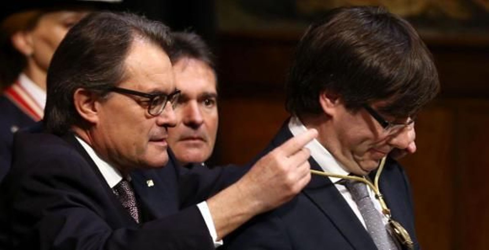 Puigdemont promete el cargo jurando fidelidad al "pueblo de Cataluña"