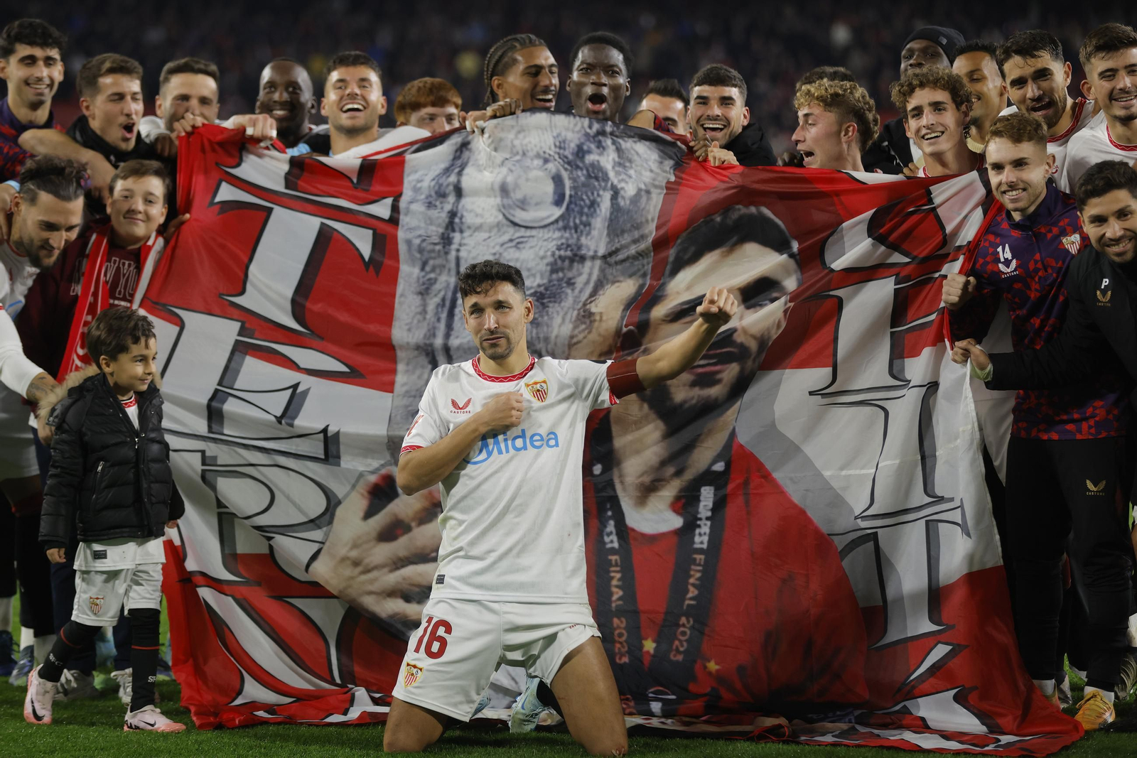 Todas las fotos de la celebración de Jesús Navas tras el partido
