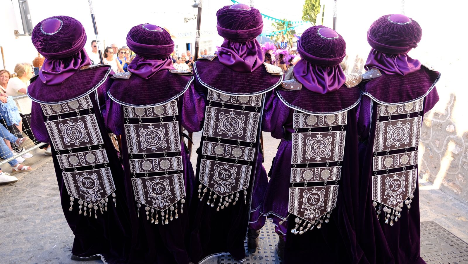 El espectacular desfile de Moros y Cristianos de Mojácar, en imágenes