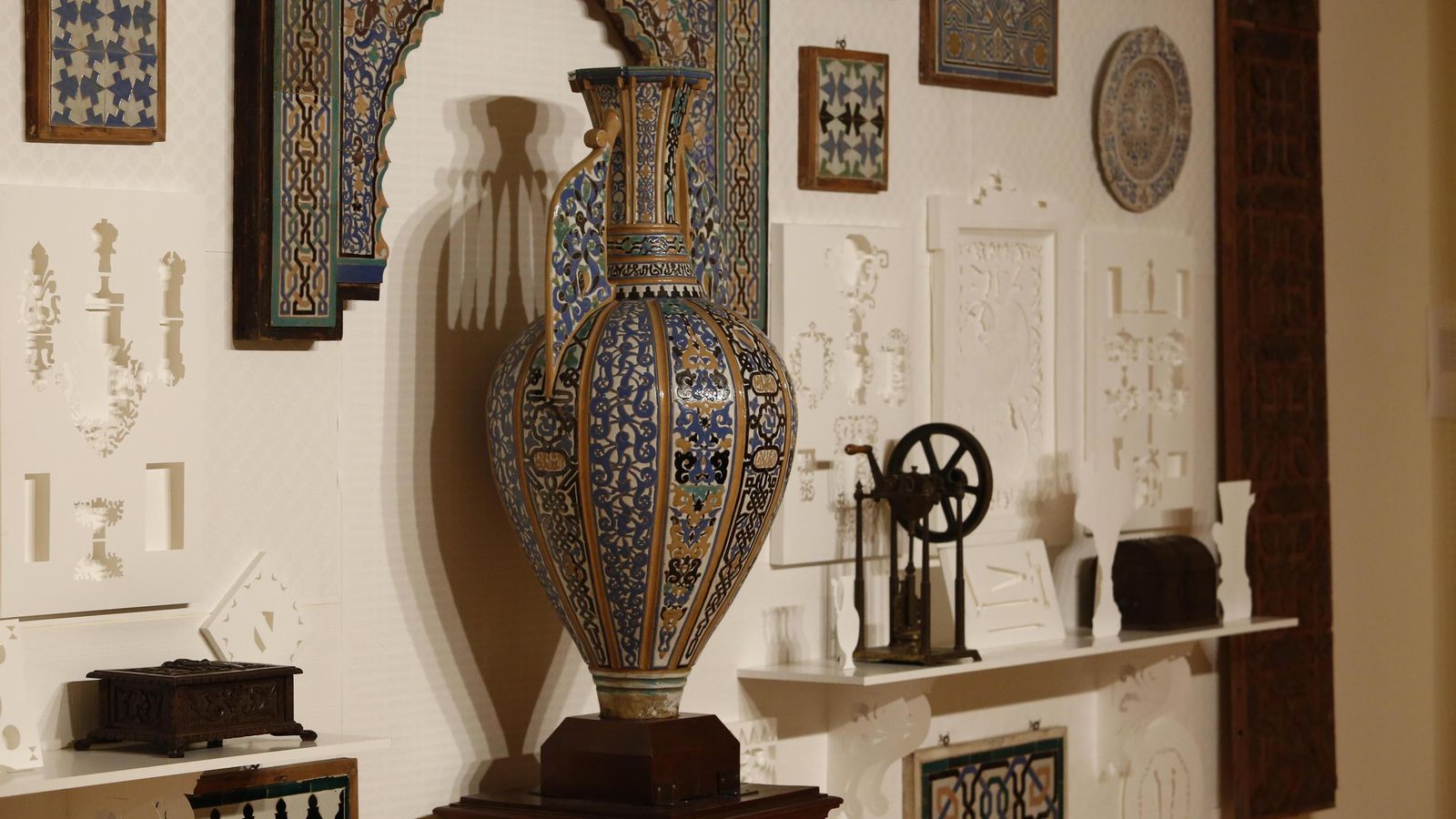 Reconstrucción de la entrada de la Escuela de Arte de Granada  en 1908.